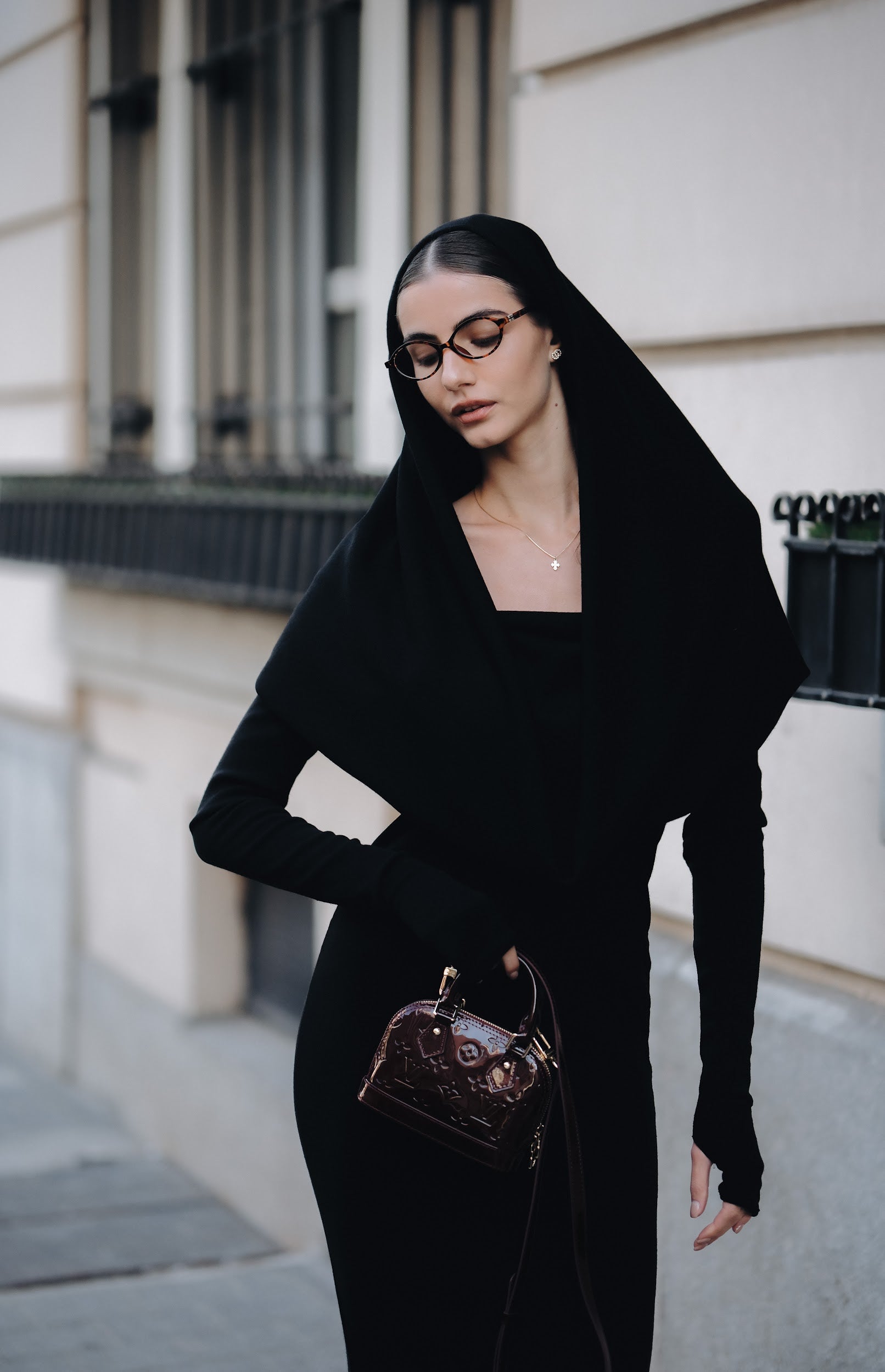 Дълга рокля с ръкави в черно: Linda