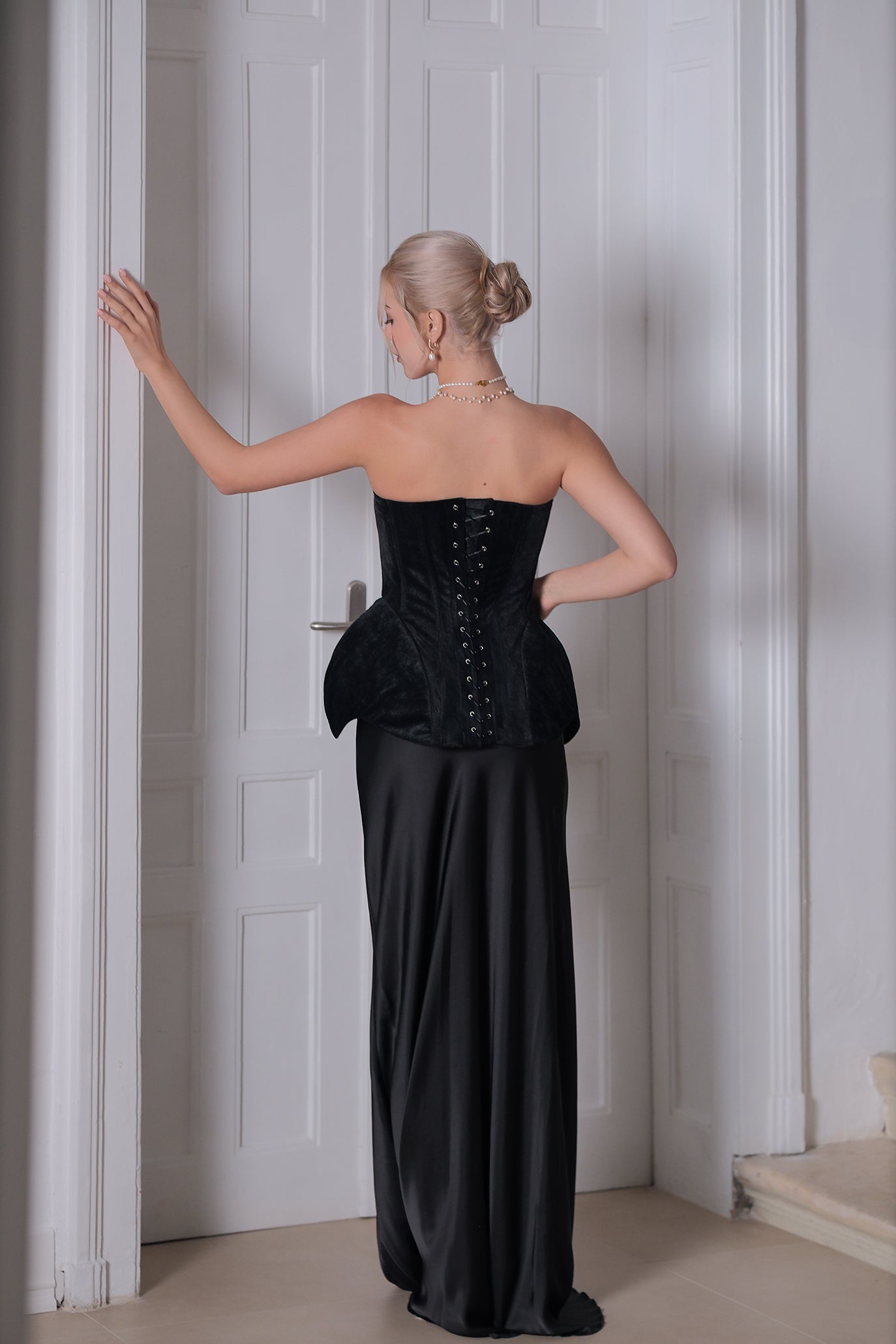 Кадифен корсет в черно: Evermore