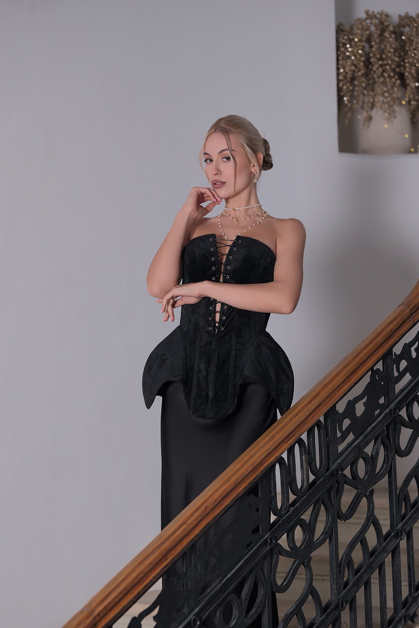 Кадифен корсет в черно: Evermore