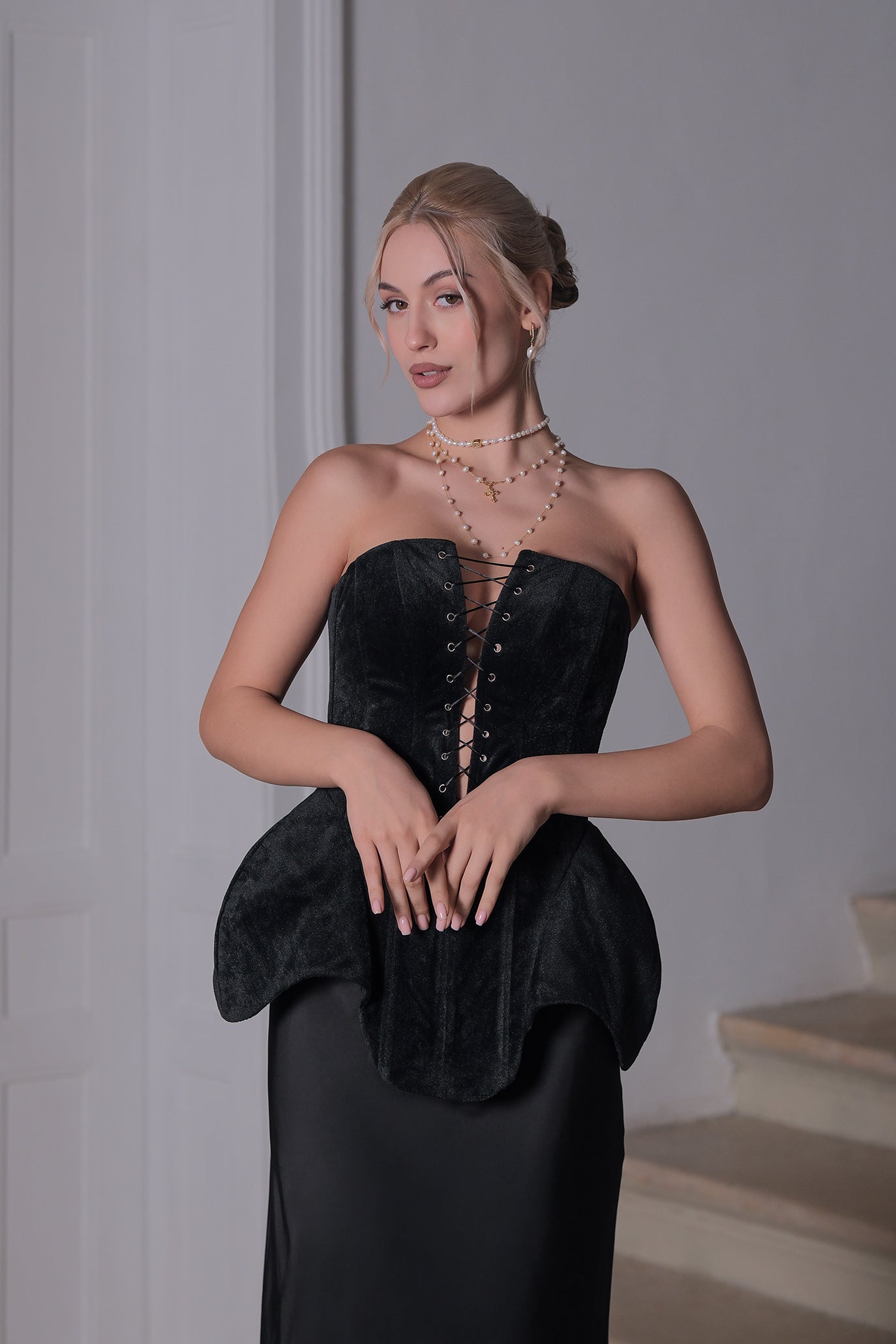 Кадифен корсет в черно: Evermore