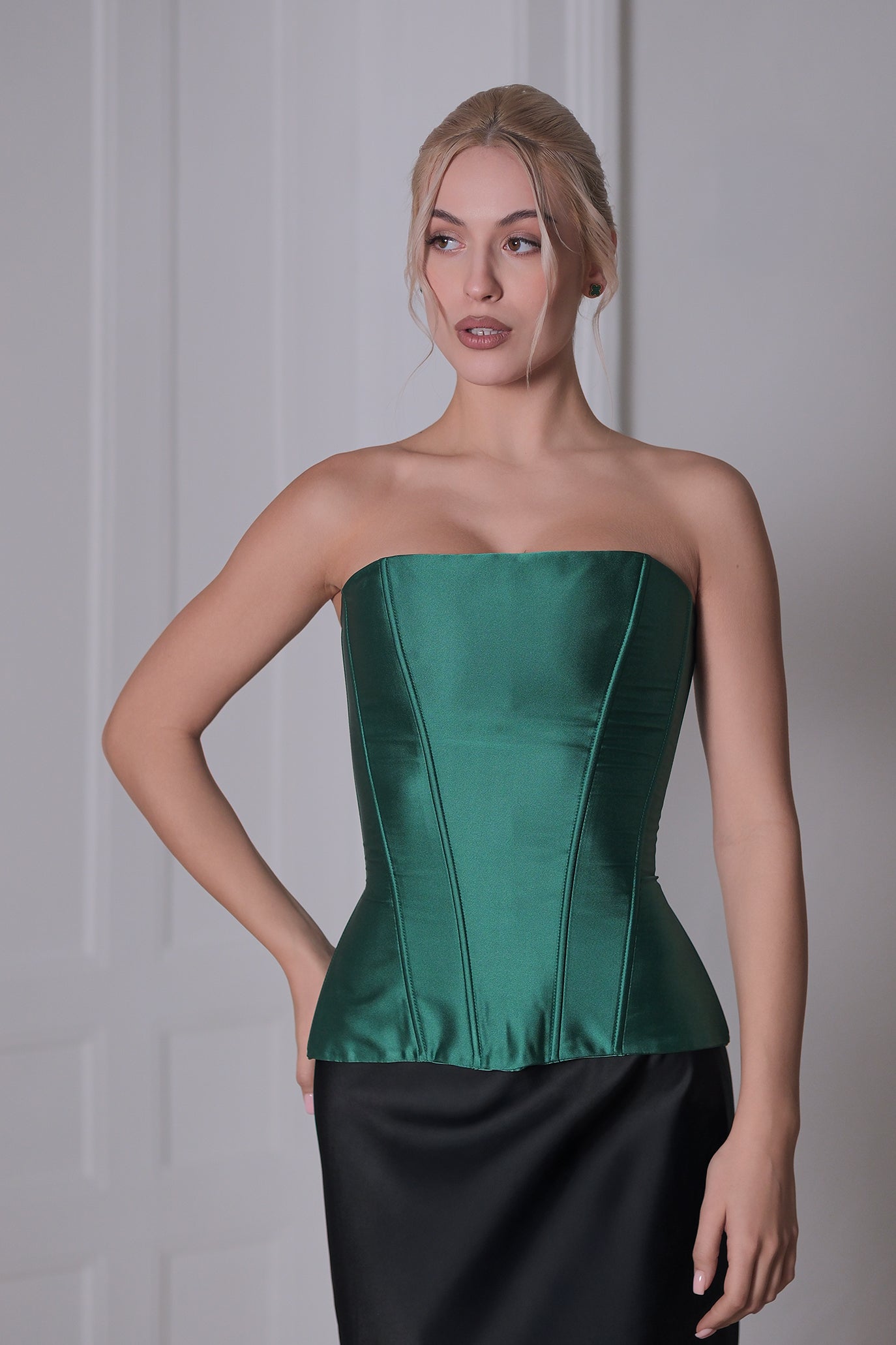 Сатенен корсет в изумруденозелено: Dioris