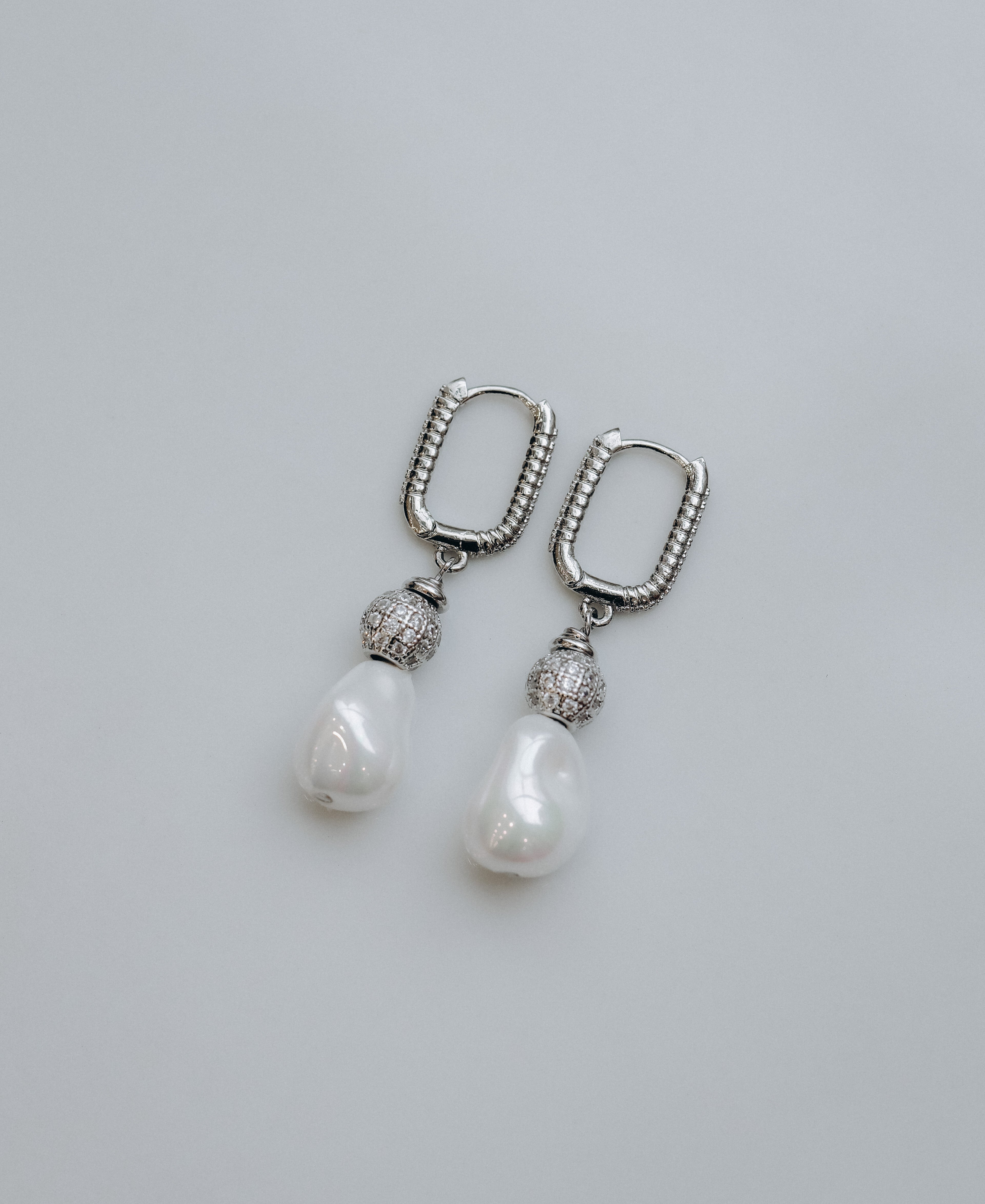 Висящи обеци с естесвени перли