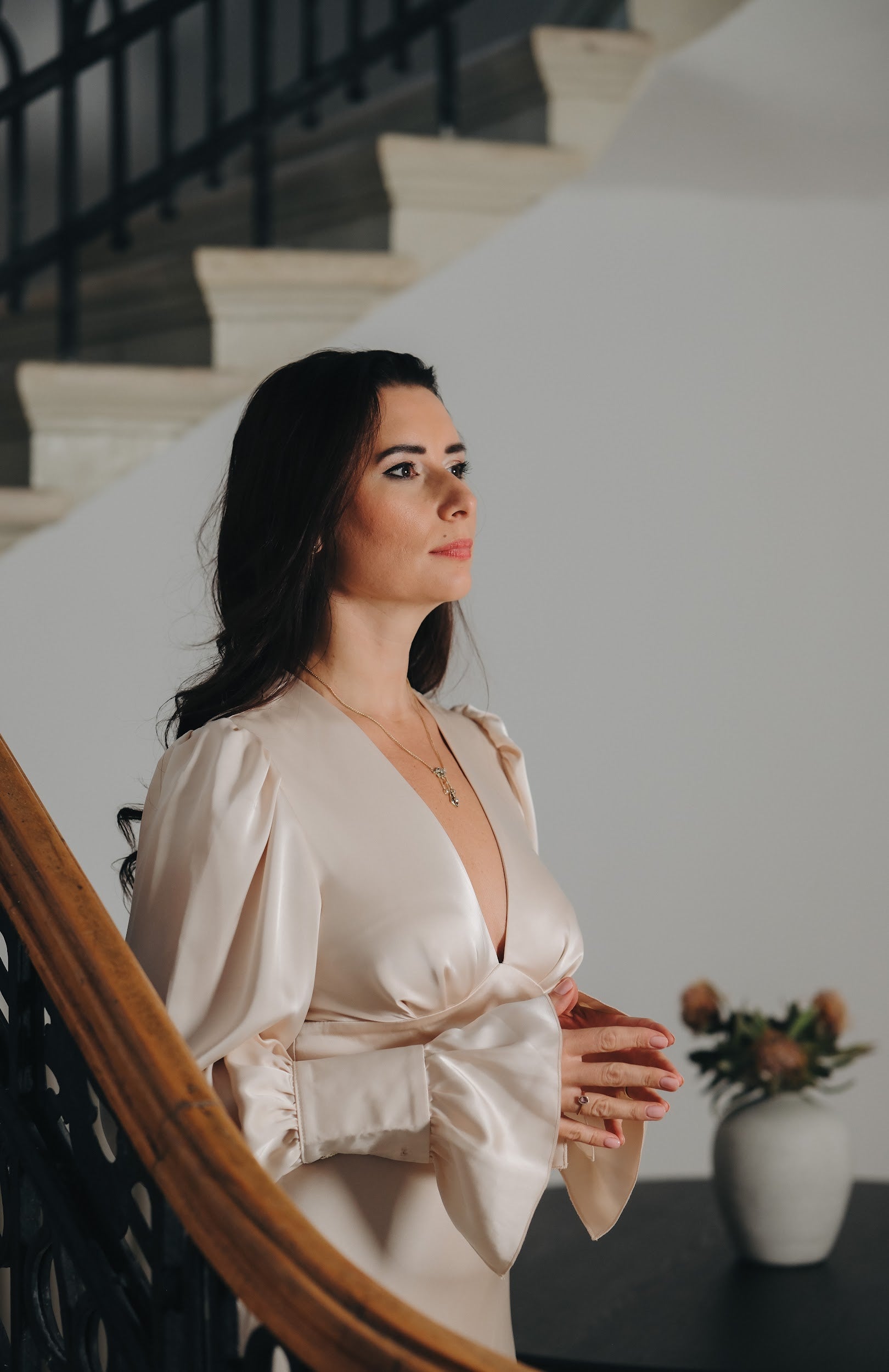 Elegant minimalist dress in cream color: Unéa