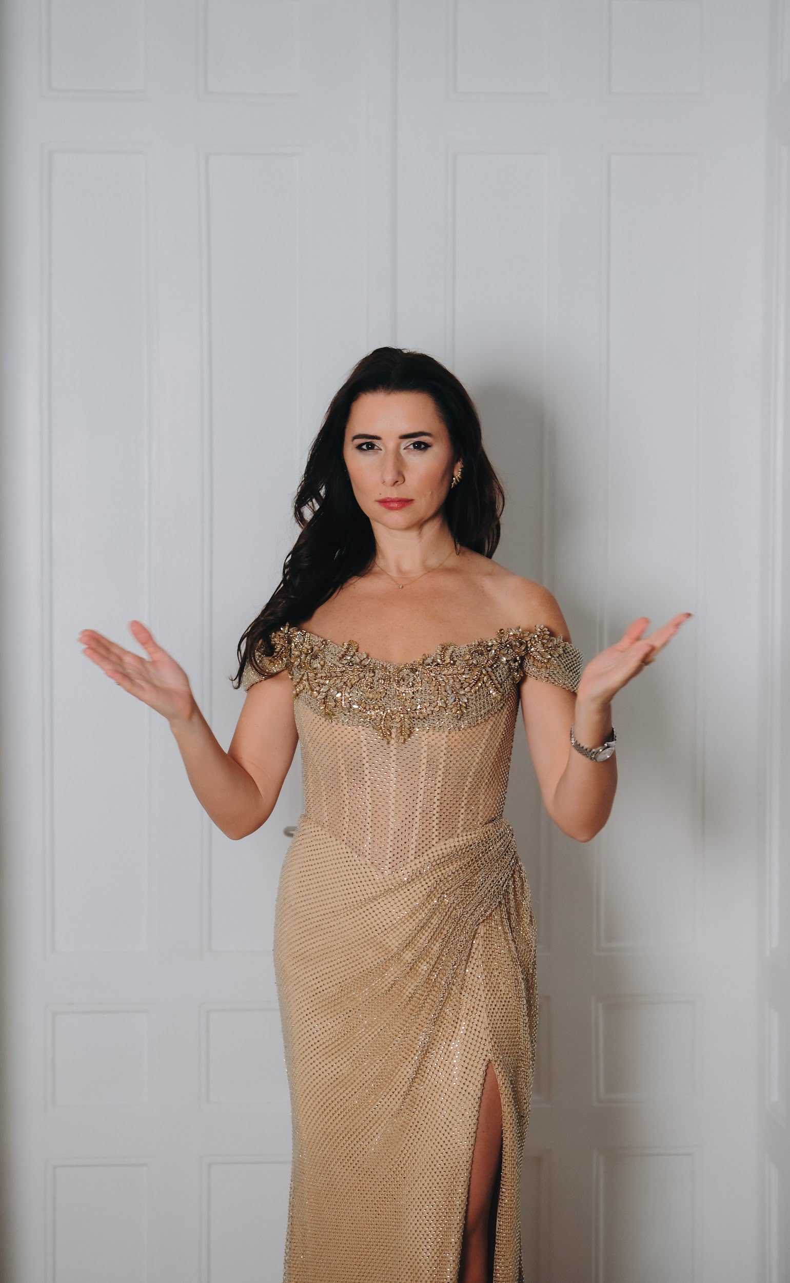 Официлиална рокля в златисто: Eloquent