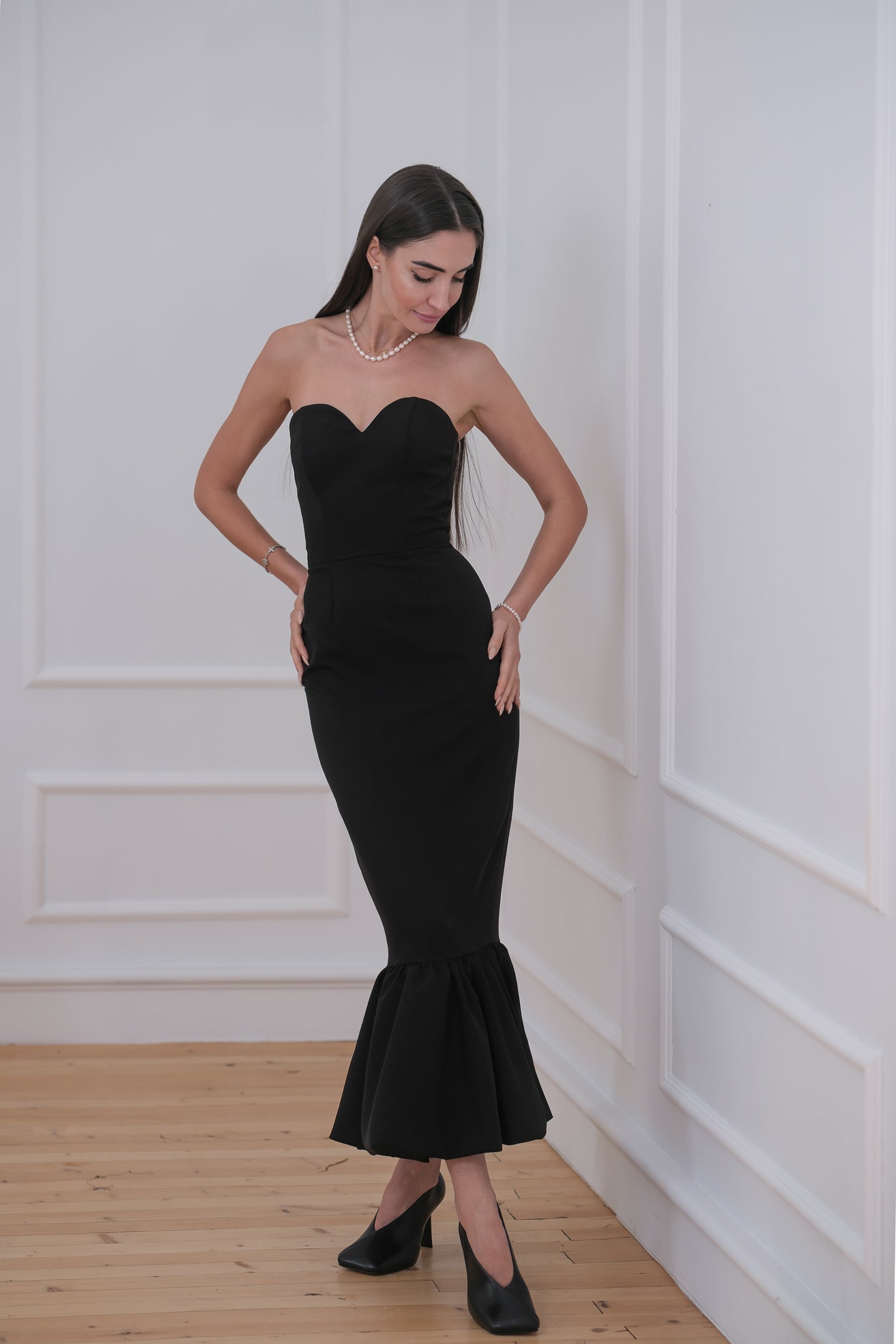 Рокля без презрамки в черно: Selenes