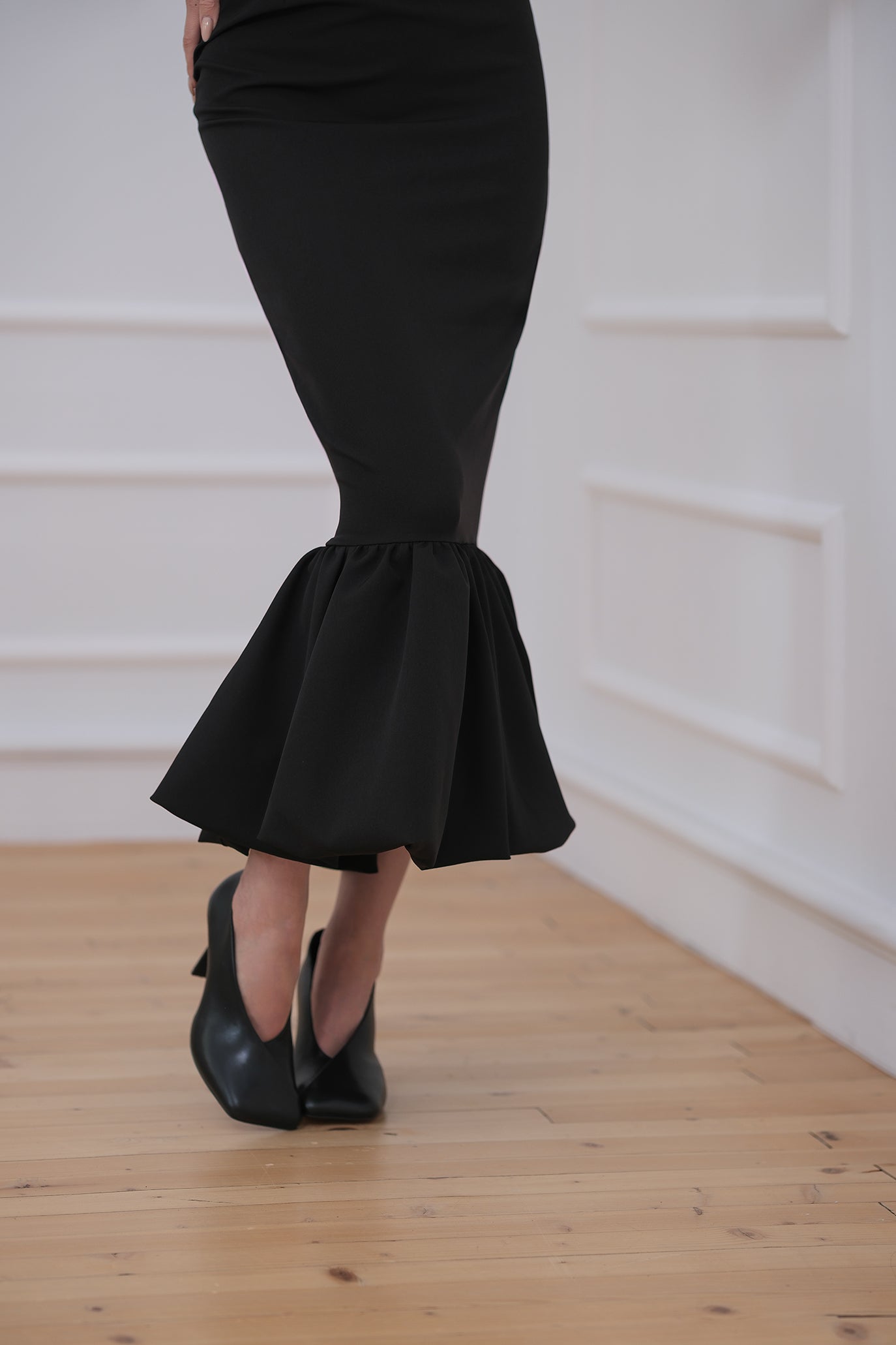 Рокля без презрамки в черно: Selenes