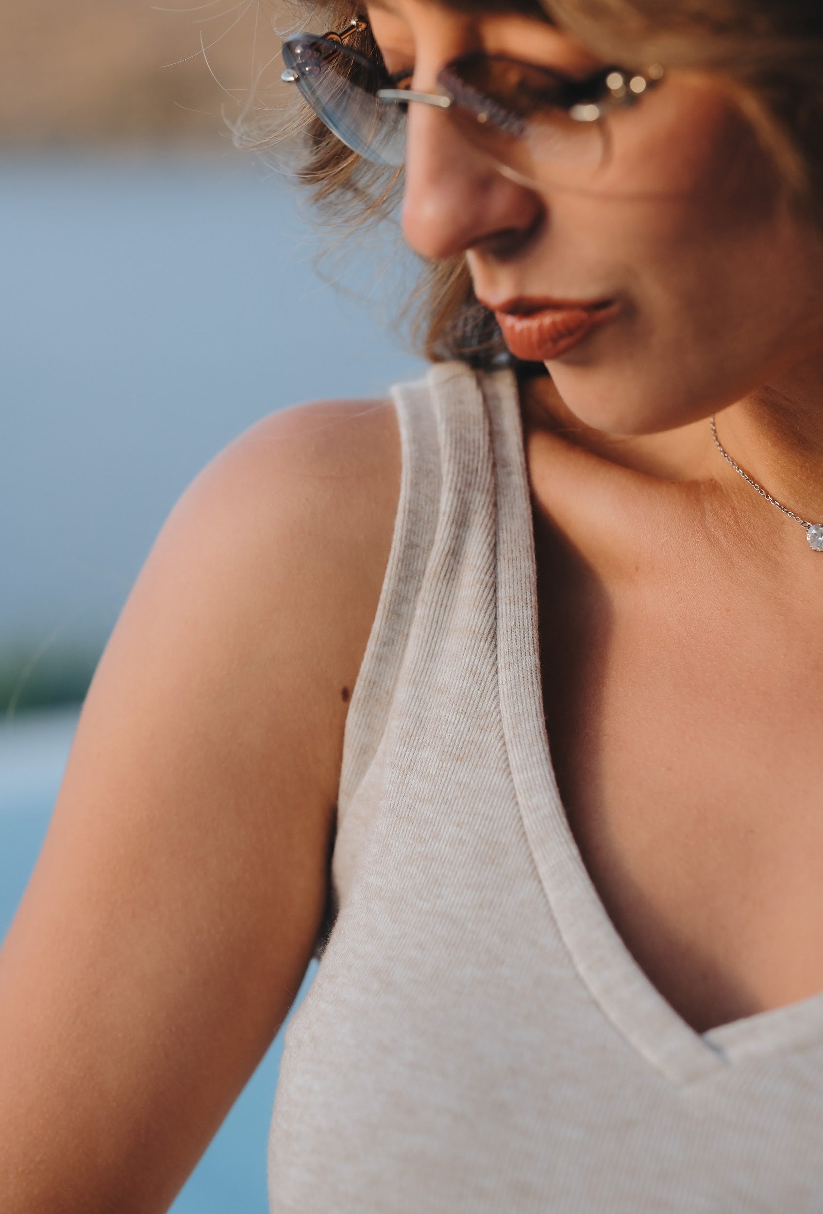 Рокля и жилетка в бежово: Amoria Soft