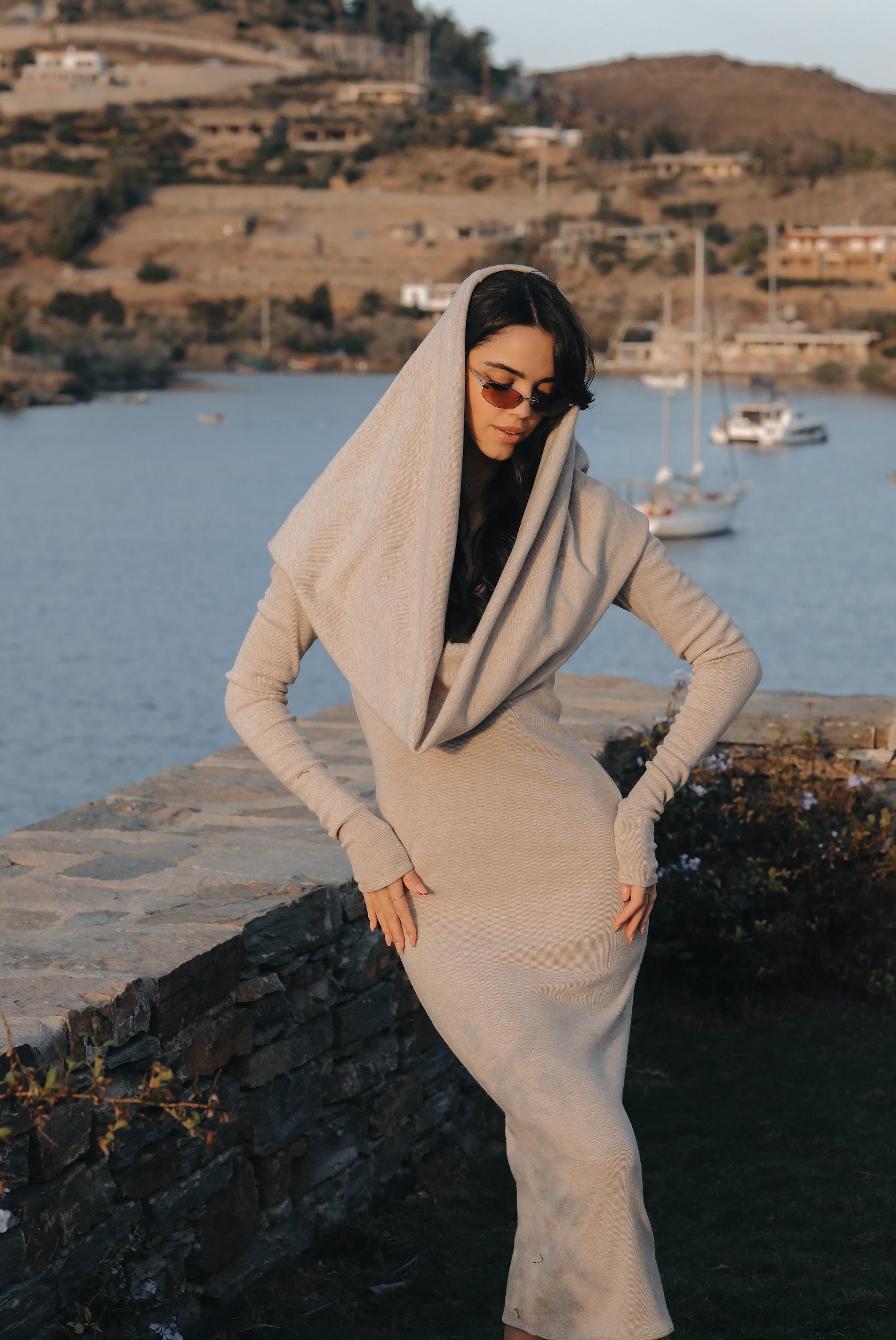 Дълга рокля с ръкави в бежово: Linda