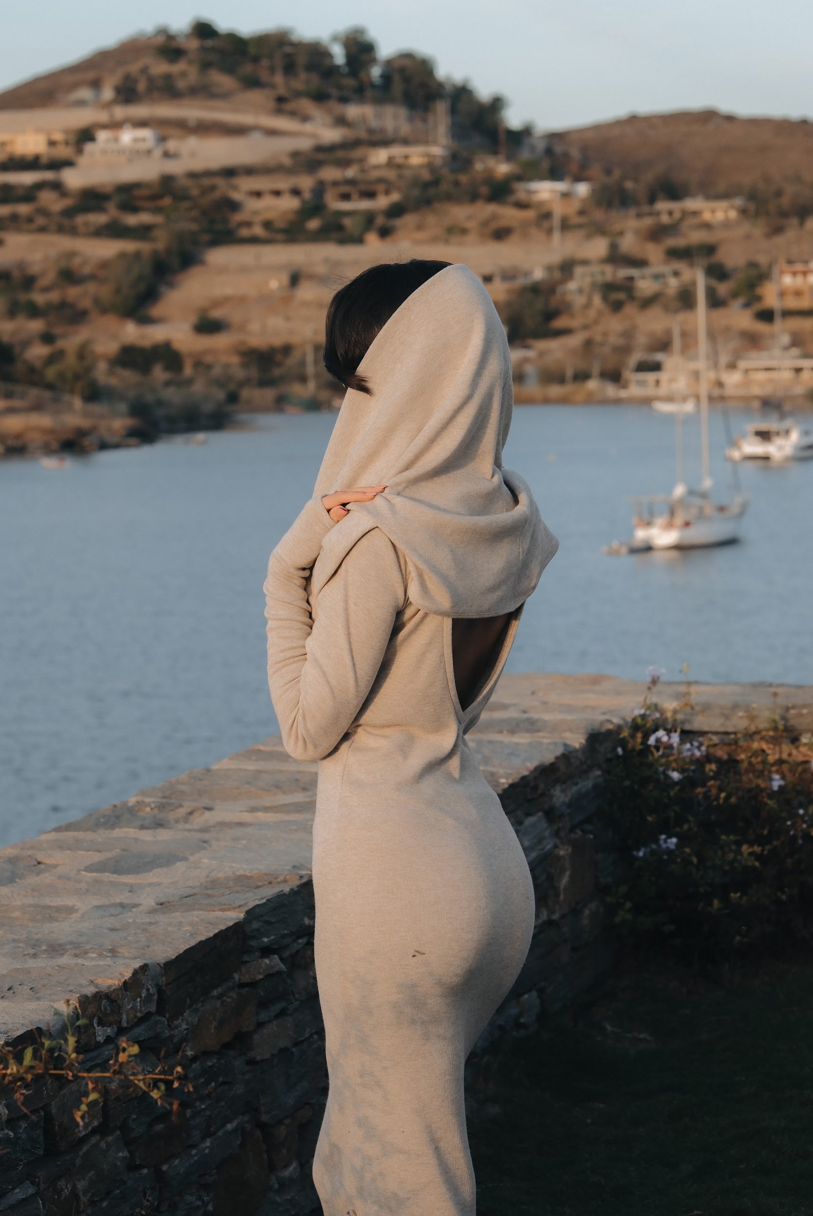 Дълга рокля с ръкави в бежово: Linda