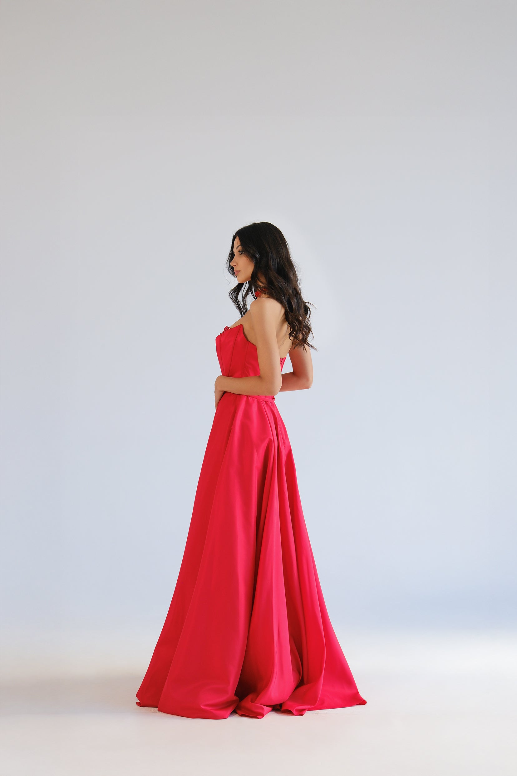 Официална рокля в червено: Loara