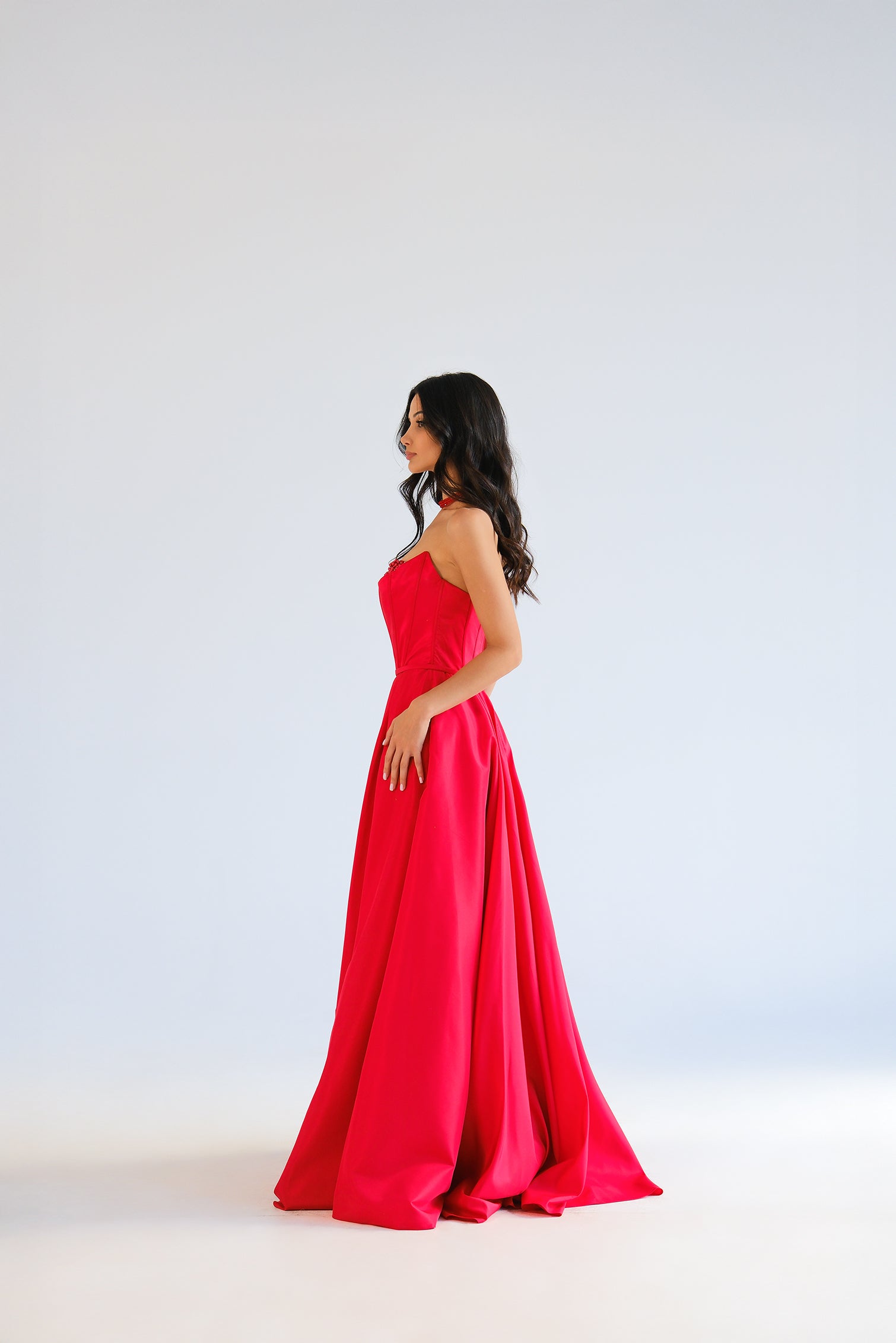 Официална рокля в червено: Loara