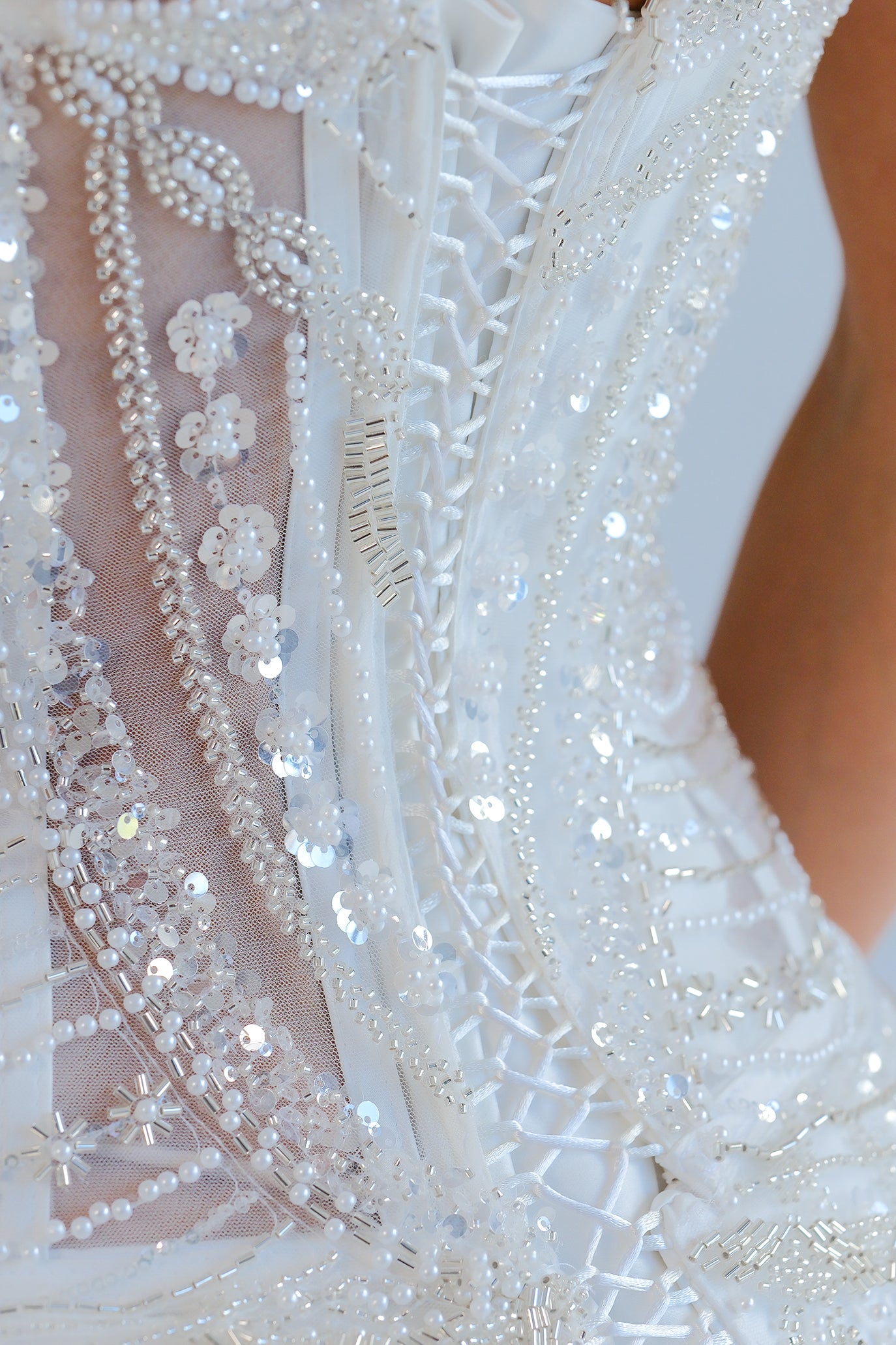 Къса корсетна рокля в бяло: Céllia