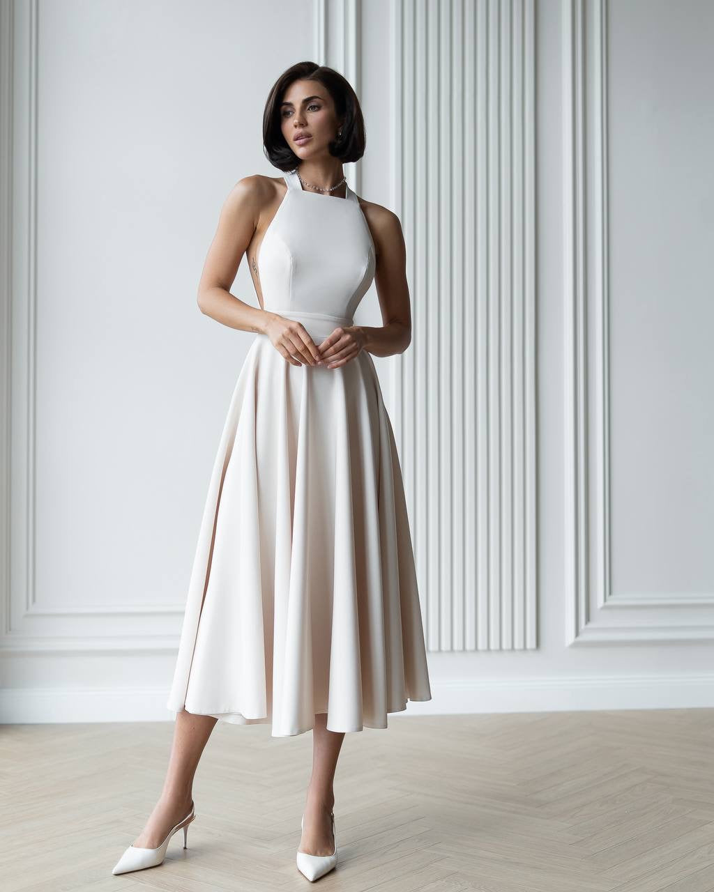 Classic long dress in white: Reverie