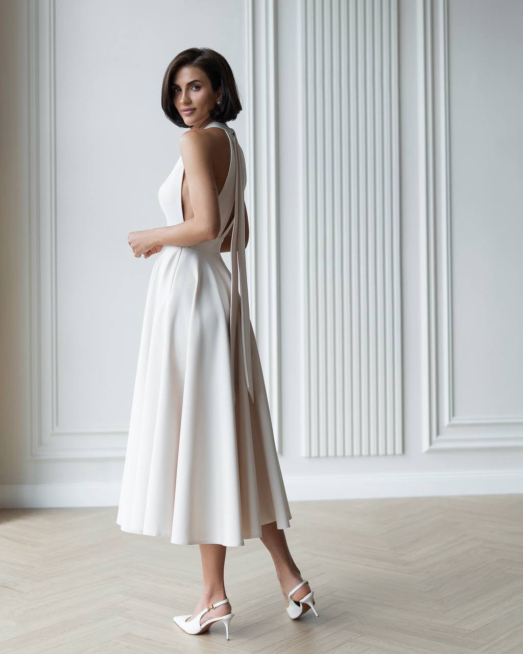Classic long dress in white: Reverie