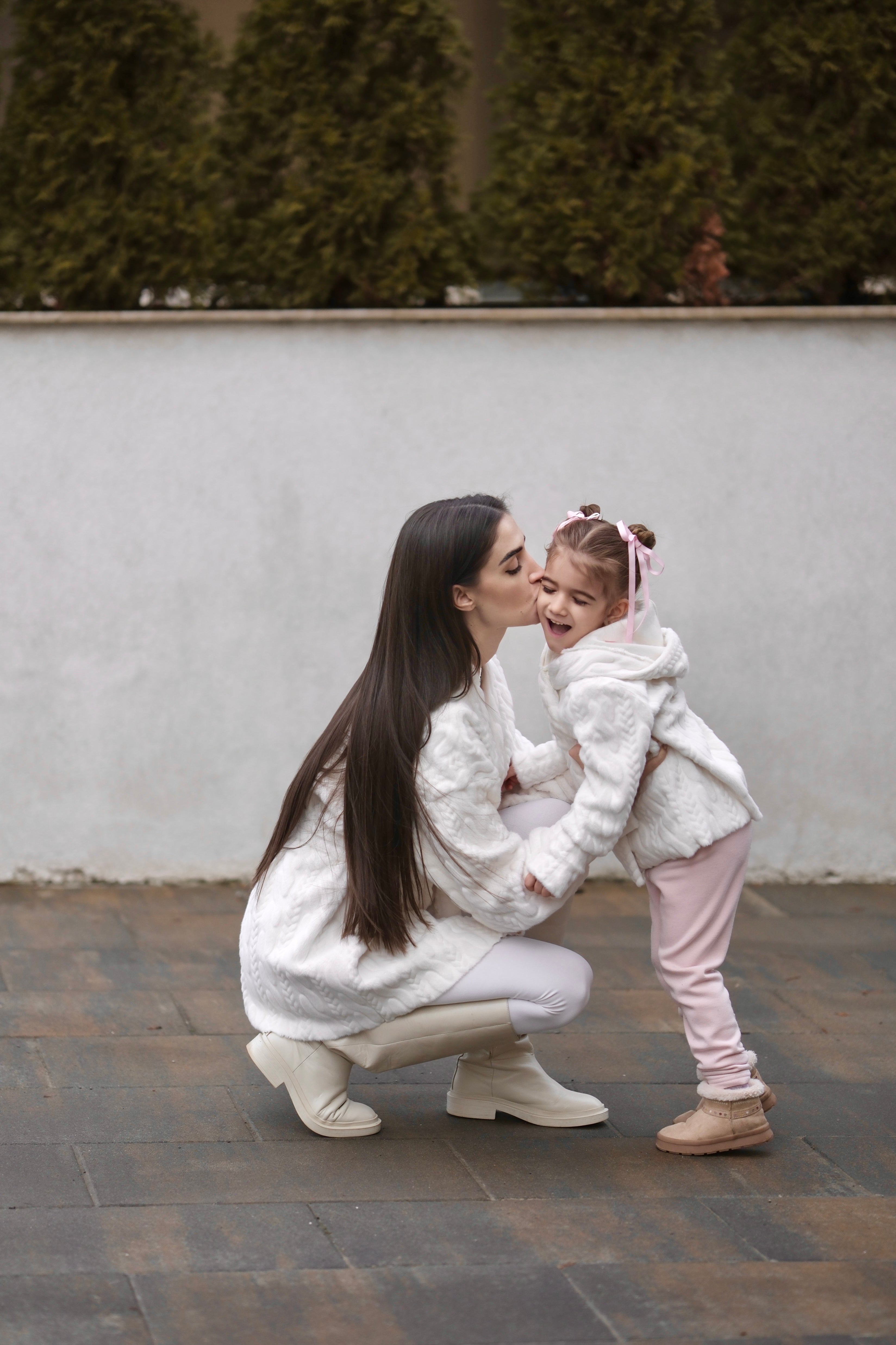 Комплект за мама и дете: жилетка / палто в бяло: Alice