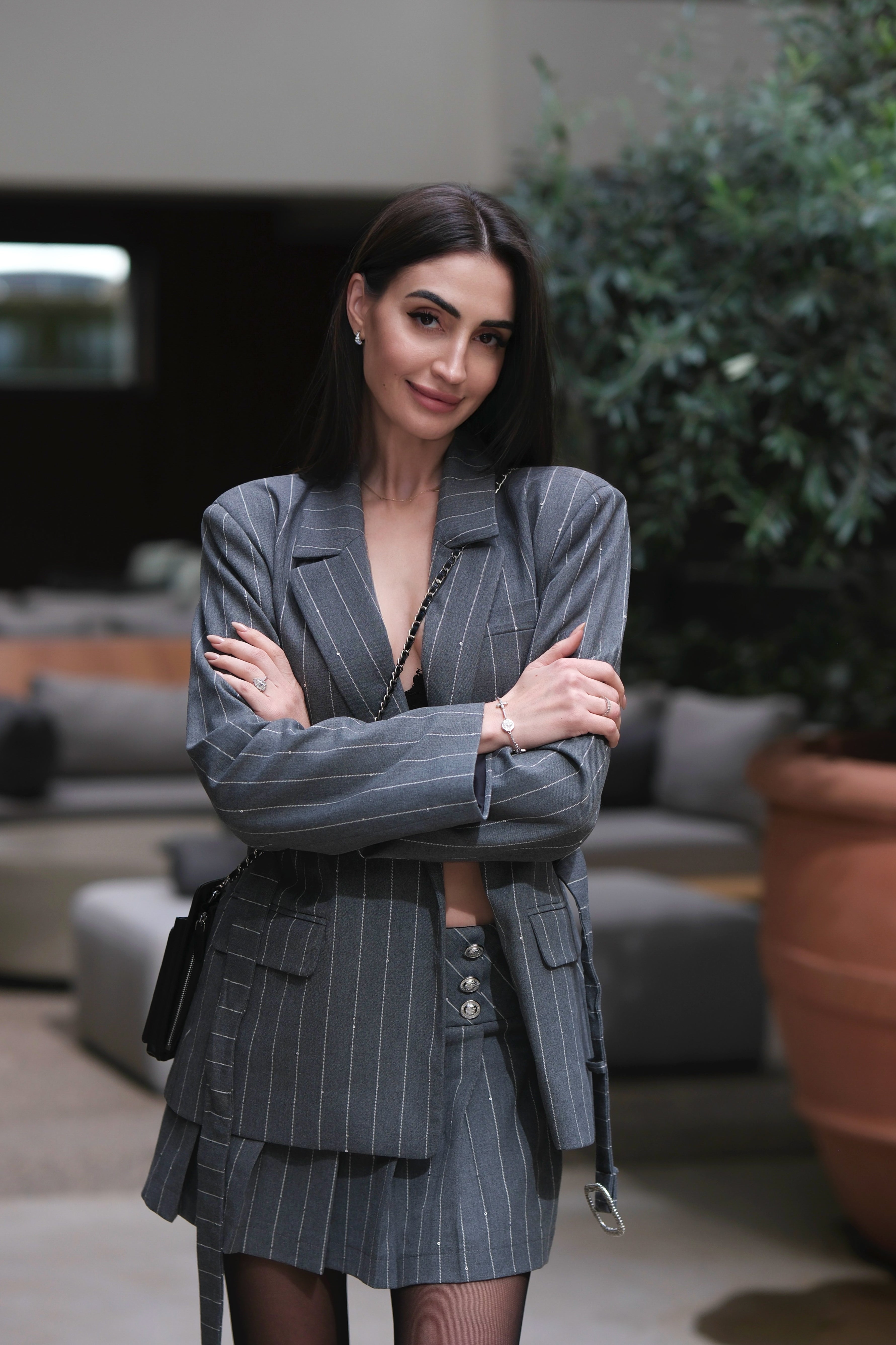 Сако в сиво: Silverly