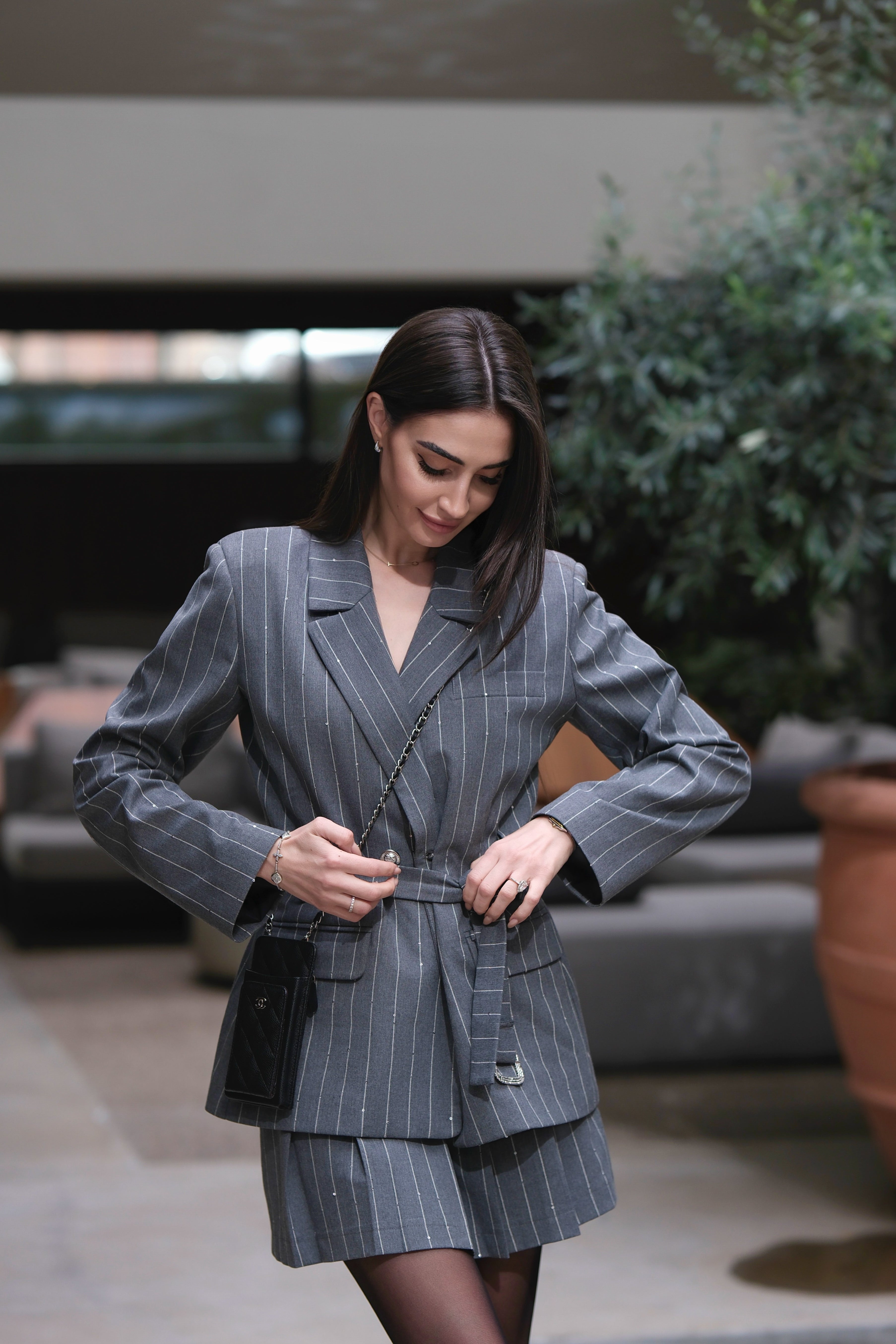 Сако в сиво: Silverly