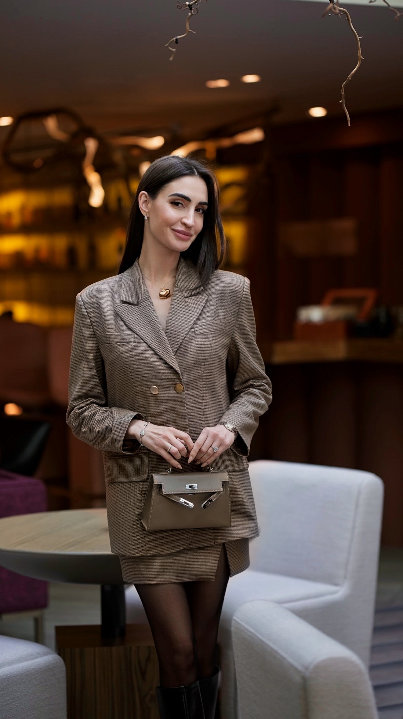 Костюм от две части в кафяво: Brunette