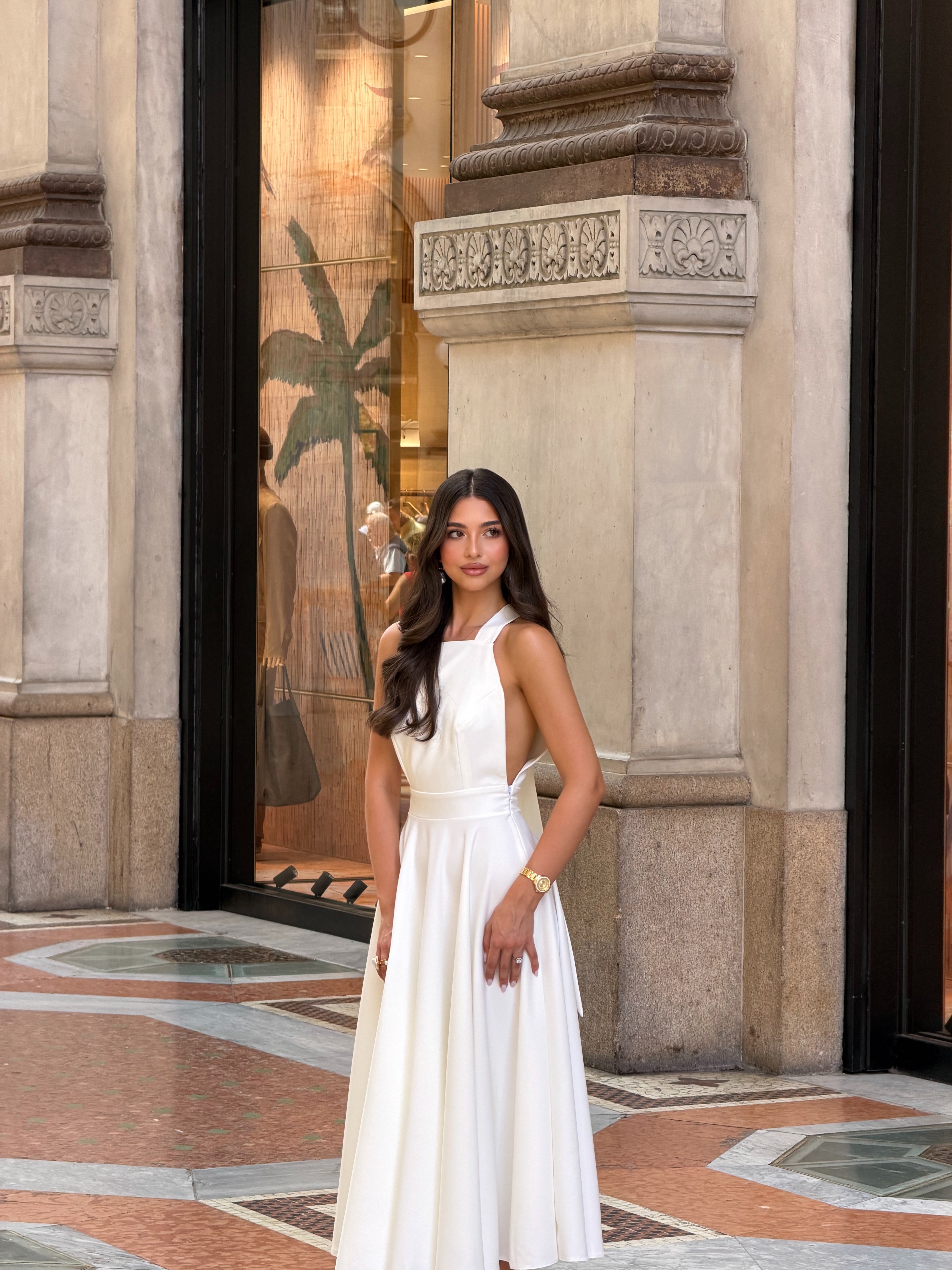 Classic long dress in white: Reverie