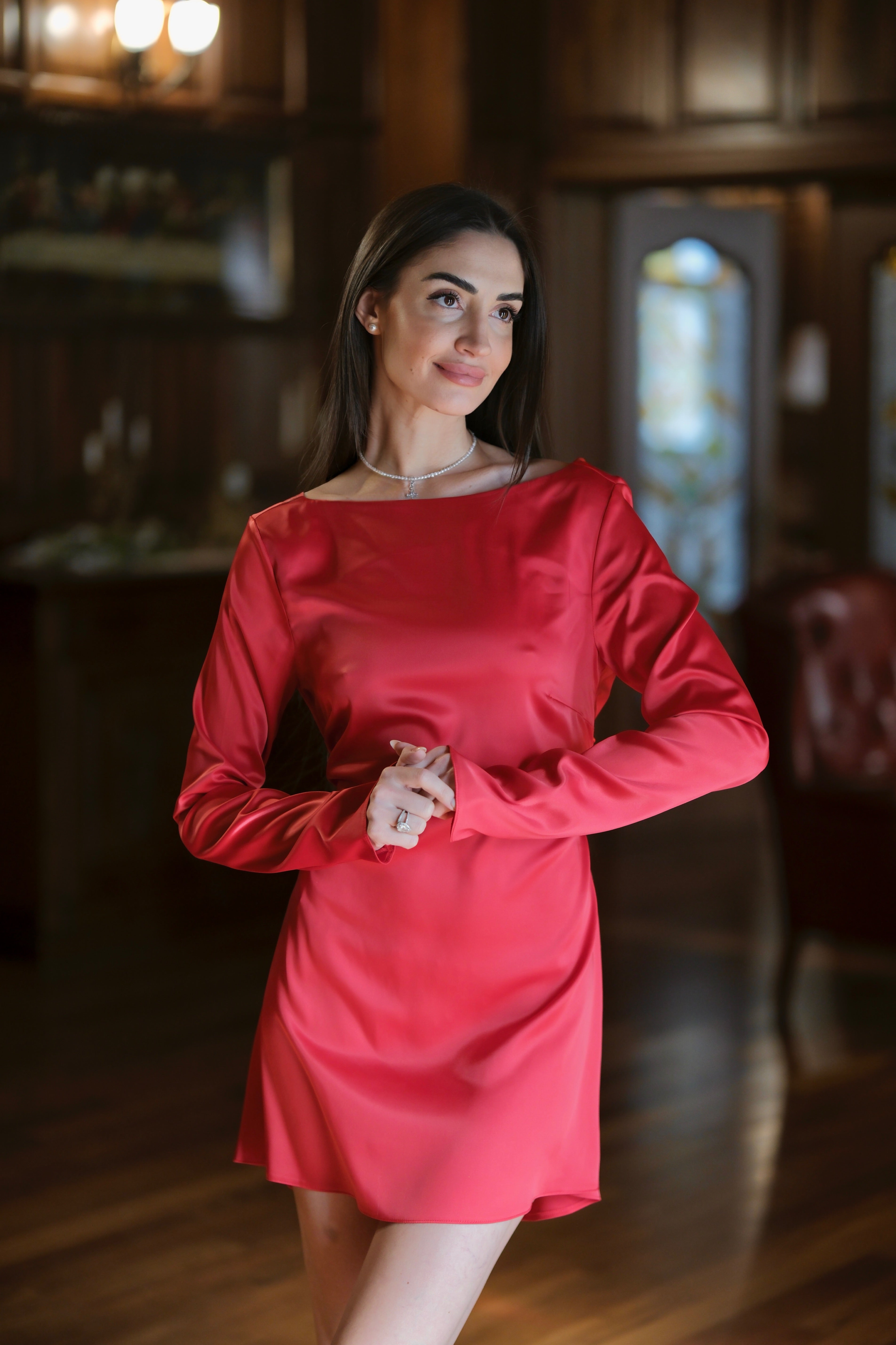 Къса рокля с ефектен гръб в червено: Glowelle