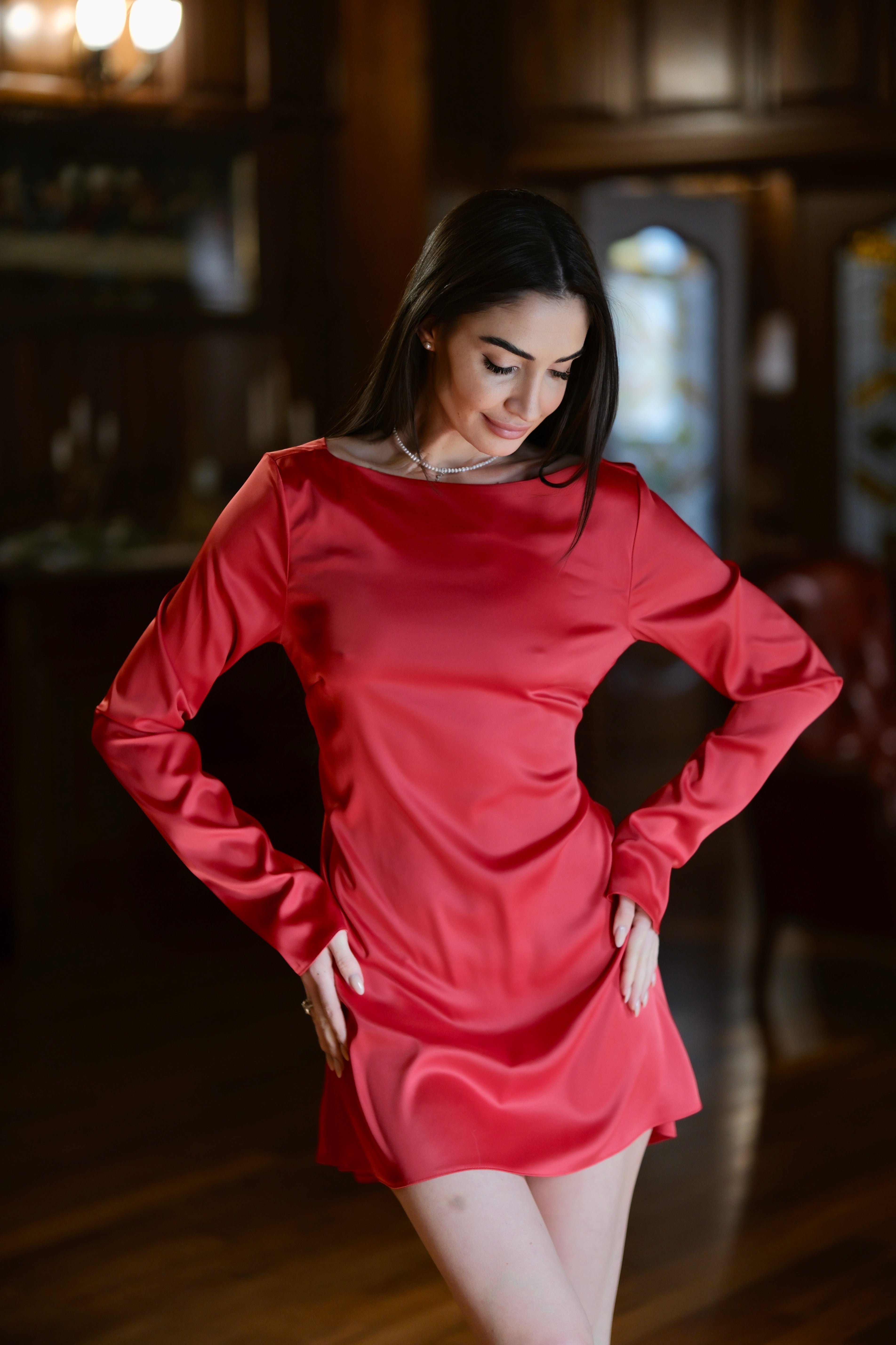 Къса рокля с ефектен гръб в червено: Glowelle