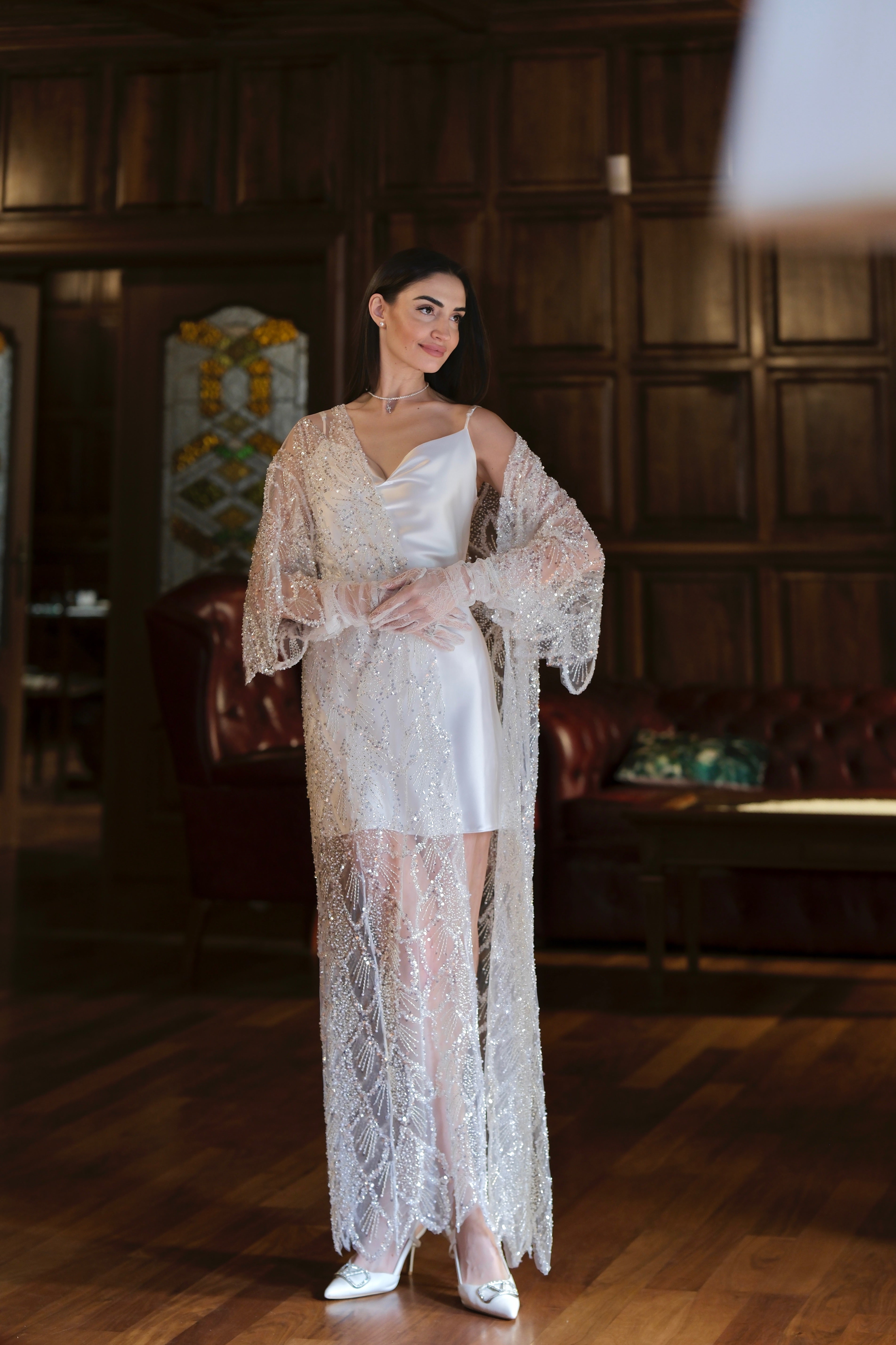 Ръчно изработена жилетка в бяло: Luxury Eve