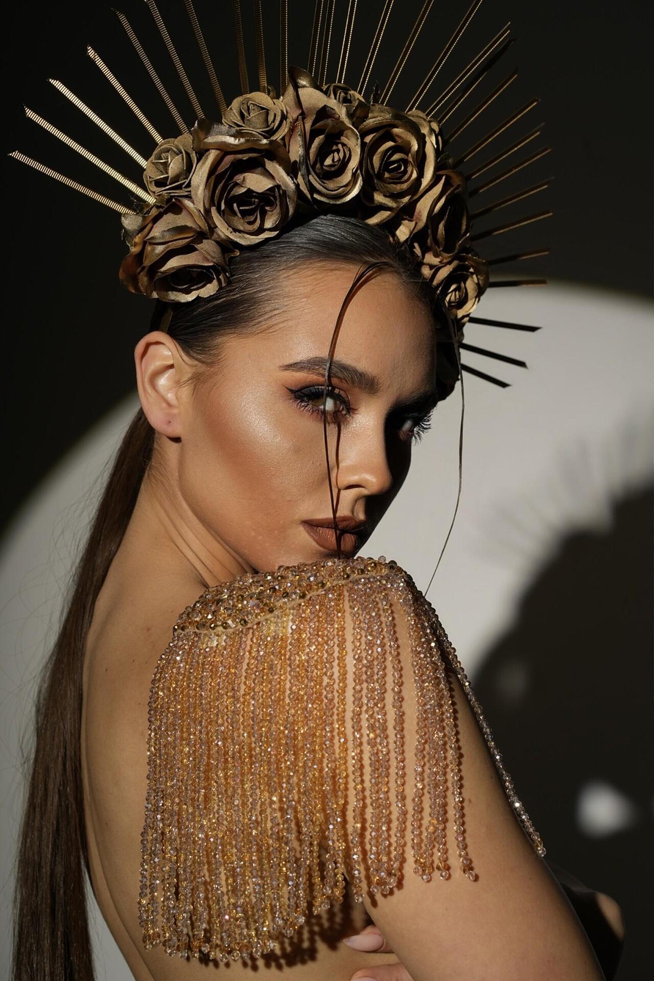 Shoulder accessories with stones and crystals