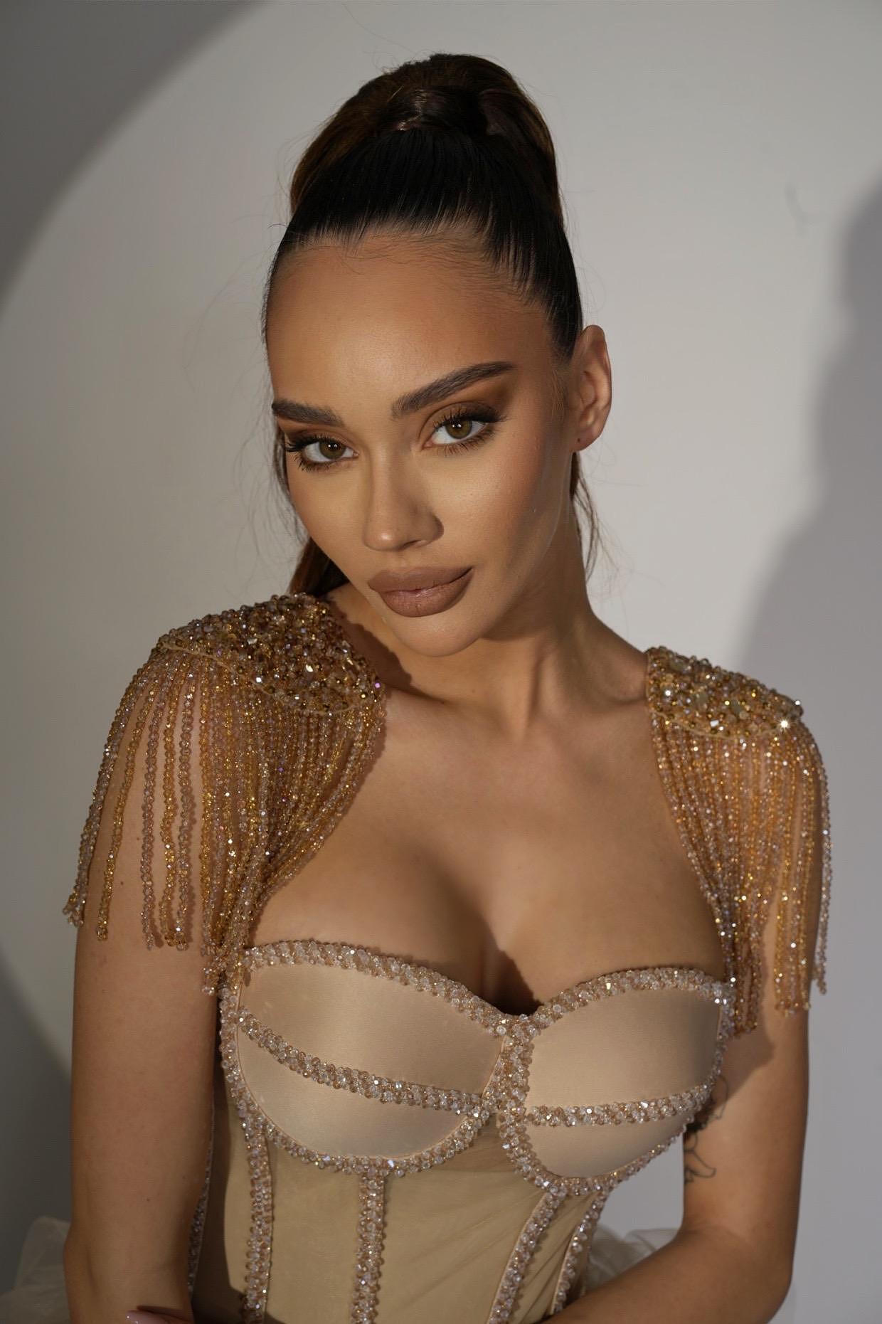 Shoulder accessories with stones and crystals
