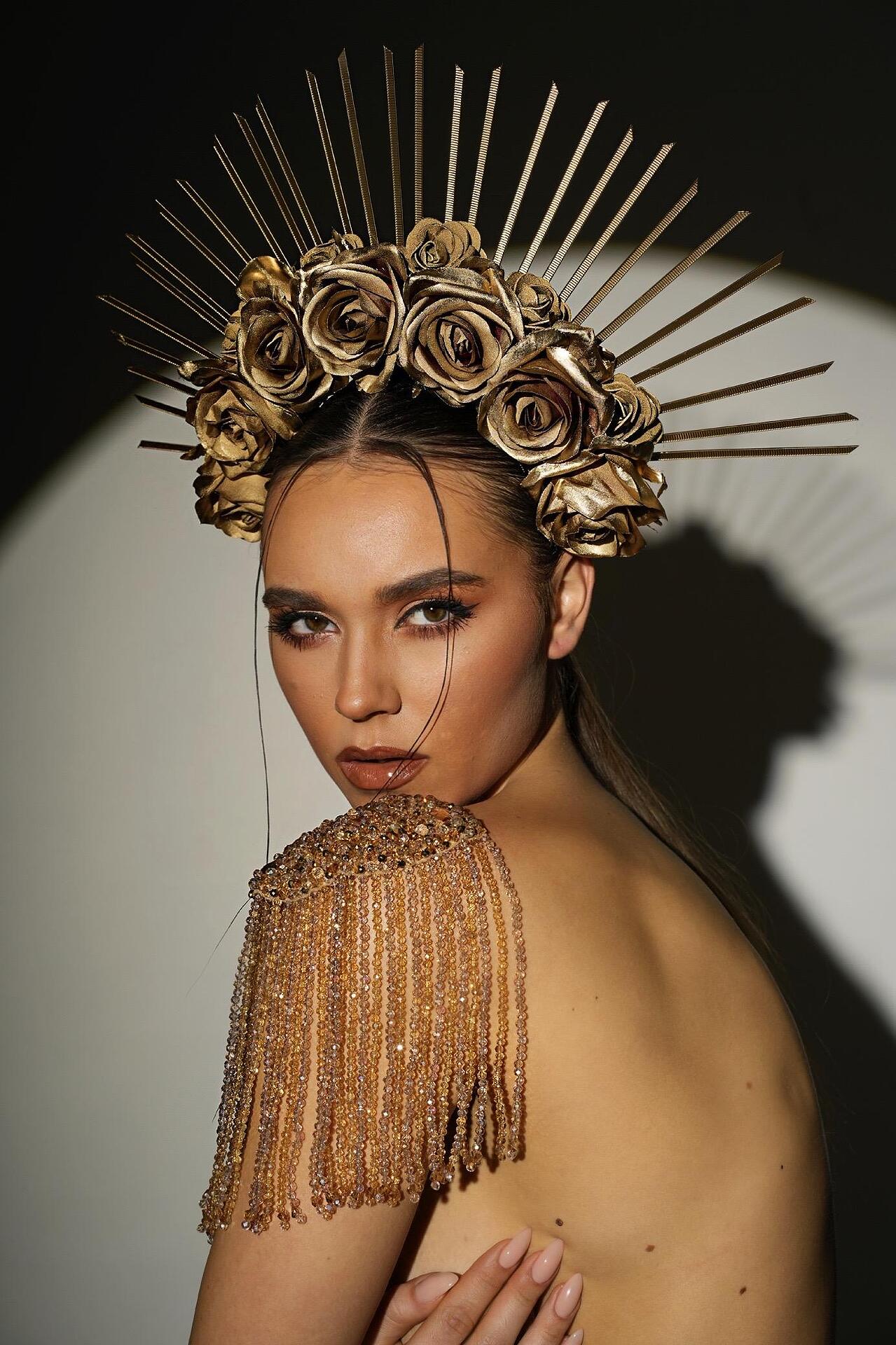 Shoulder accessories with stones and crystals
