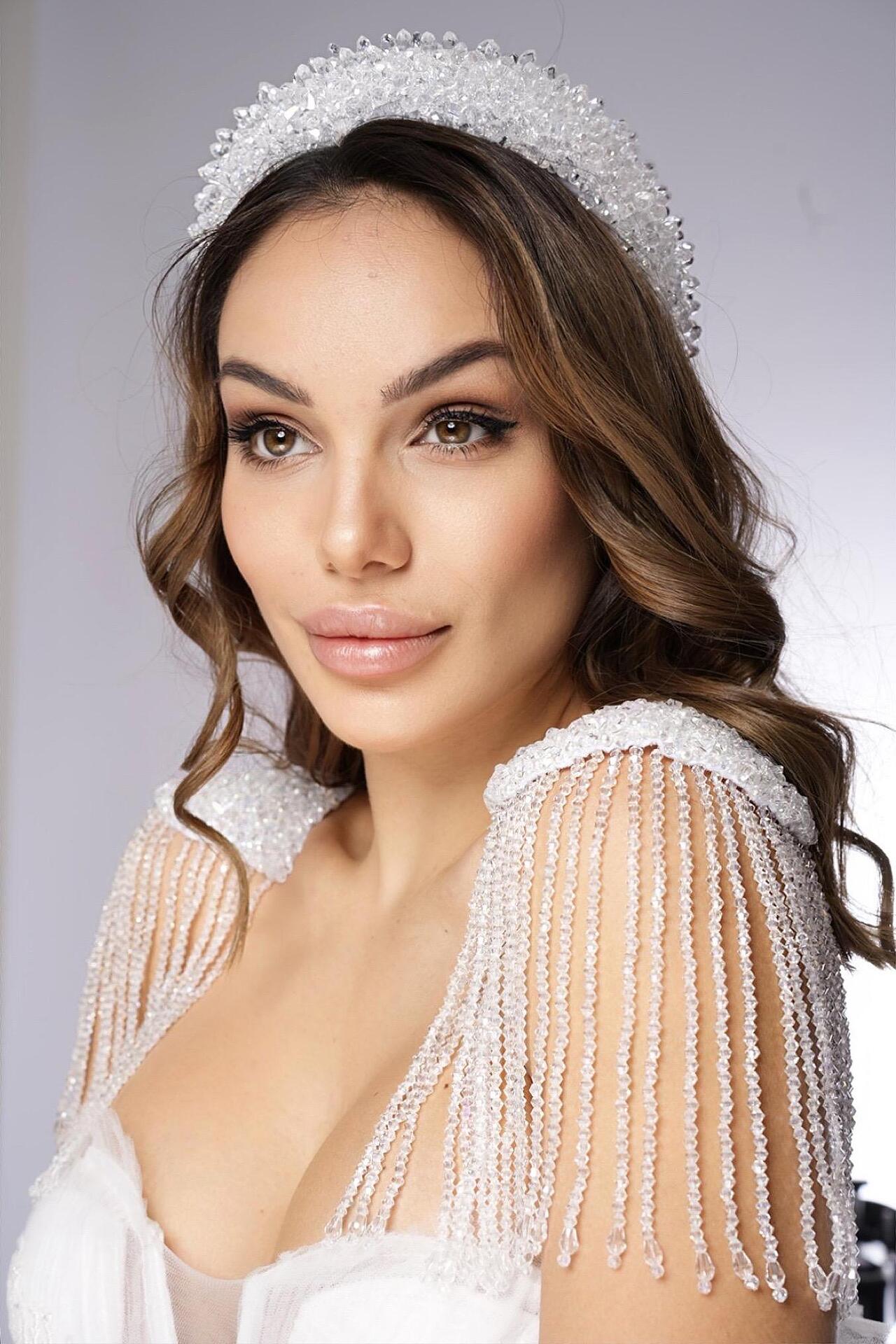 Shoulder accessories with hanging crystals