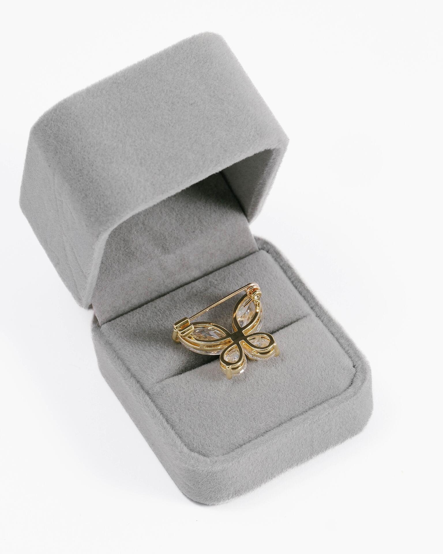 Delicate brooch with stones: in silver and gold