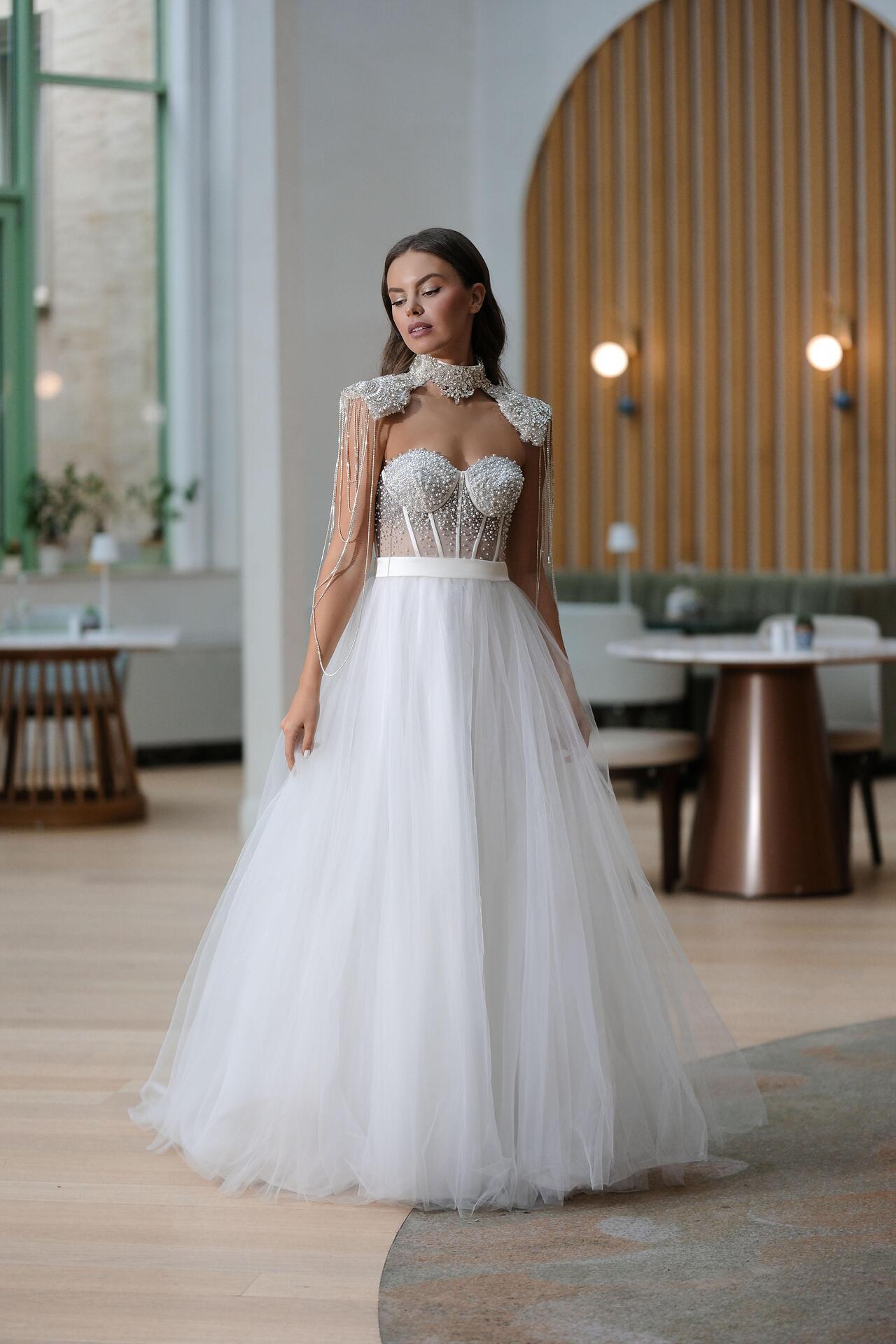 Wedding dress: Victoria