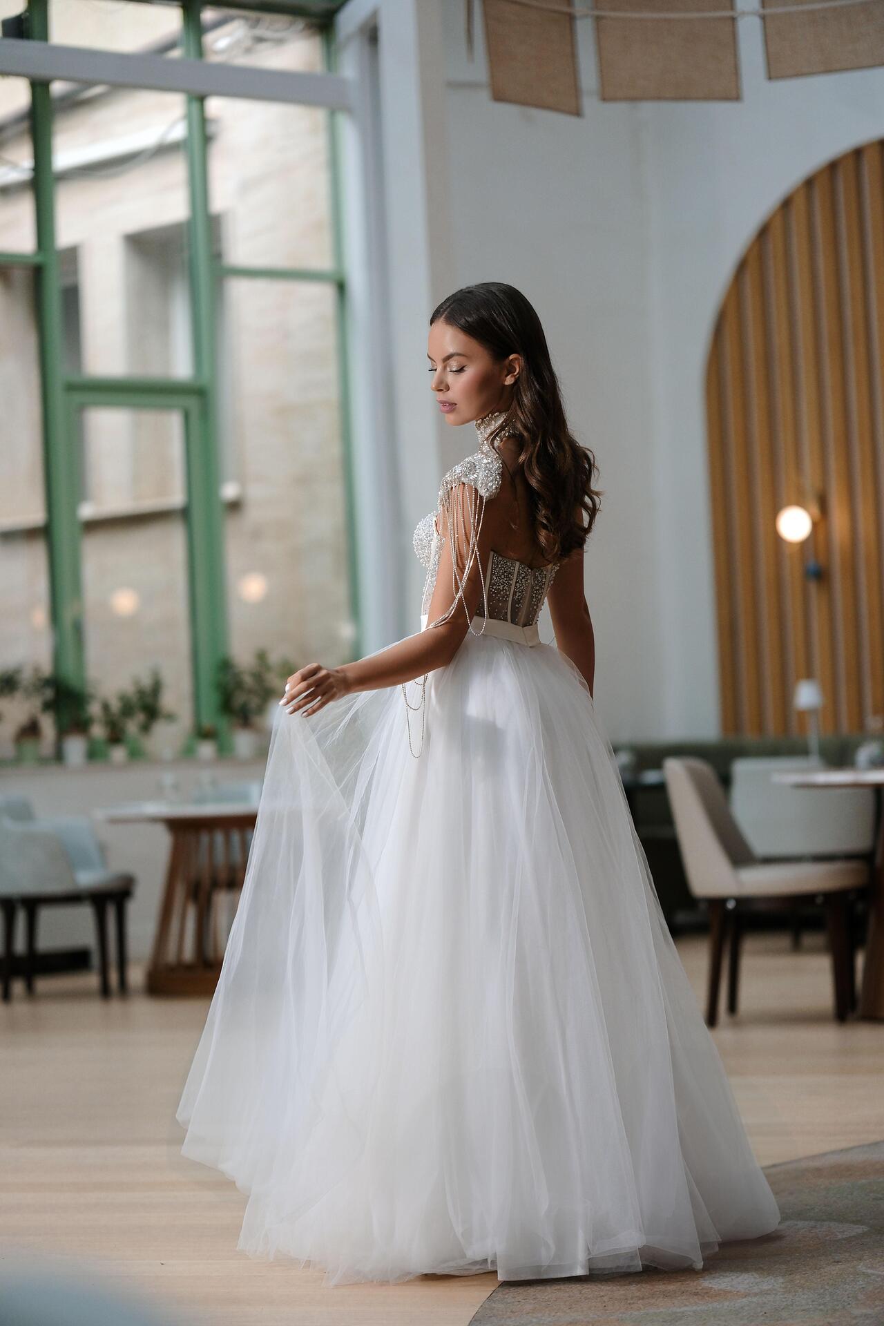 Wedding dress: Victoria