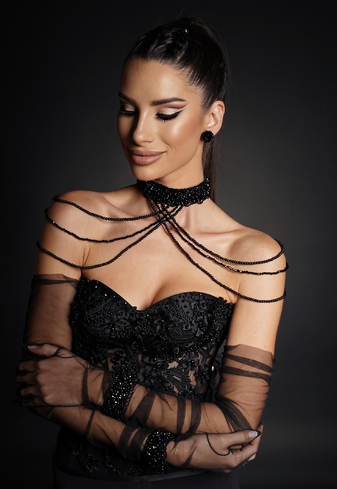 Black corset: Black Laces
