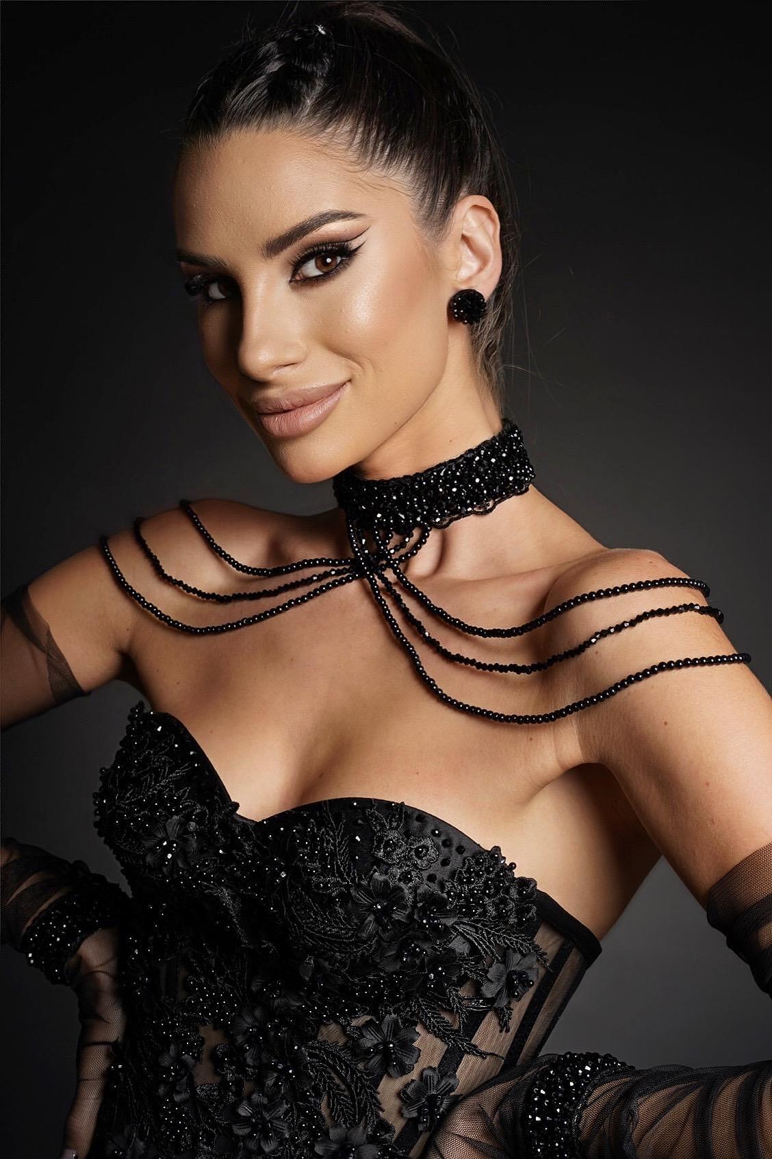 Black corset: Black Laces