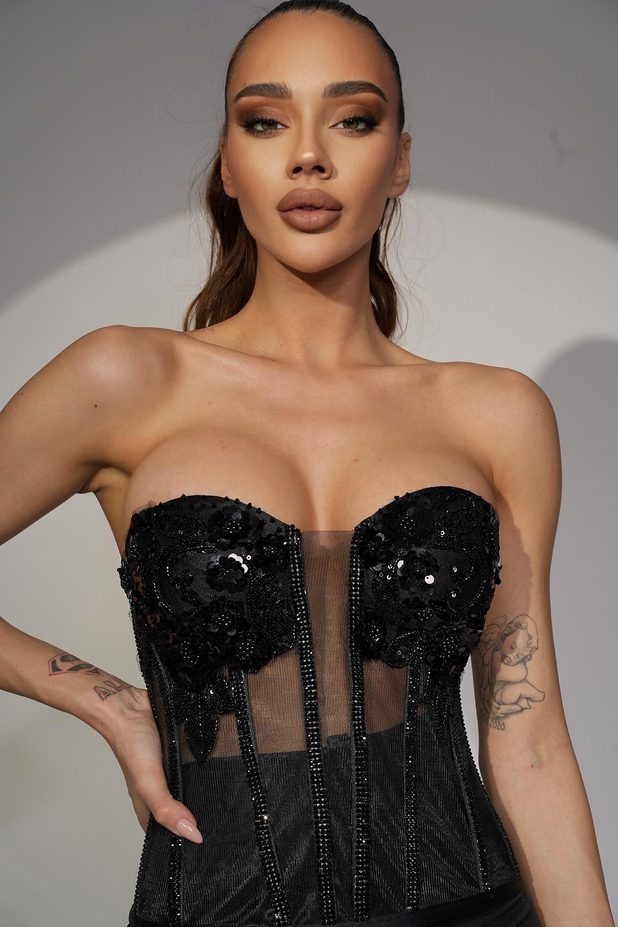 Black corset – model: Black Shine