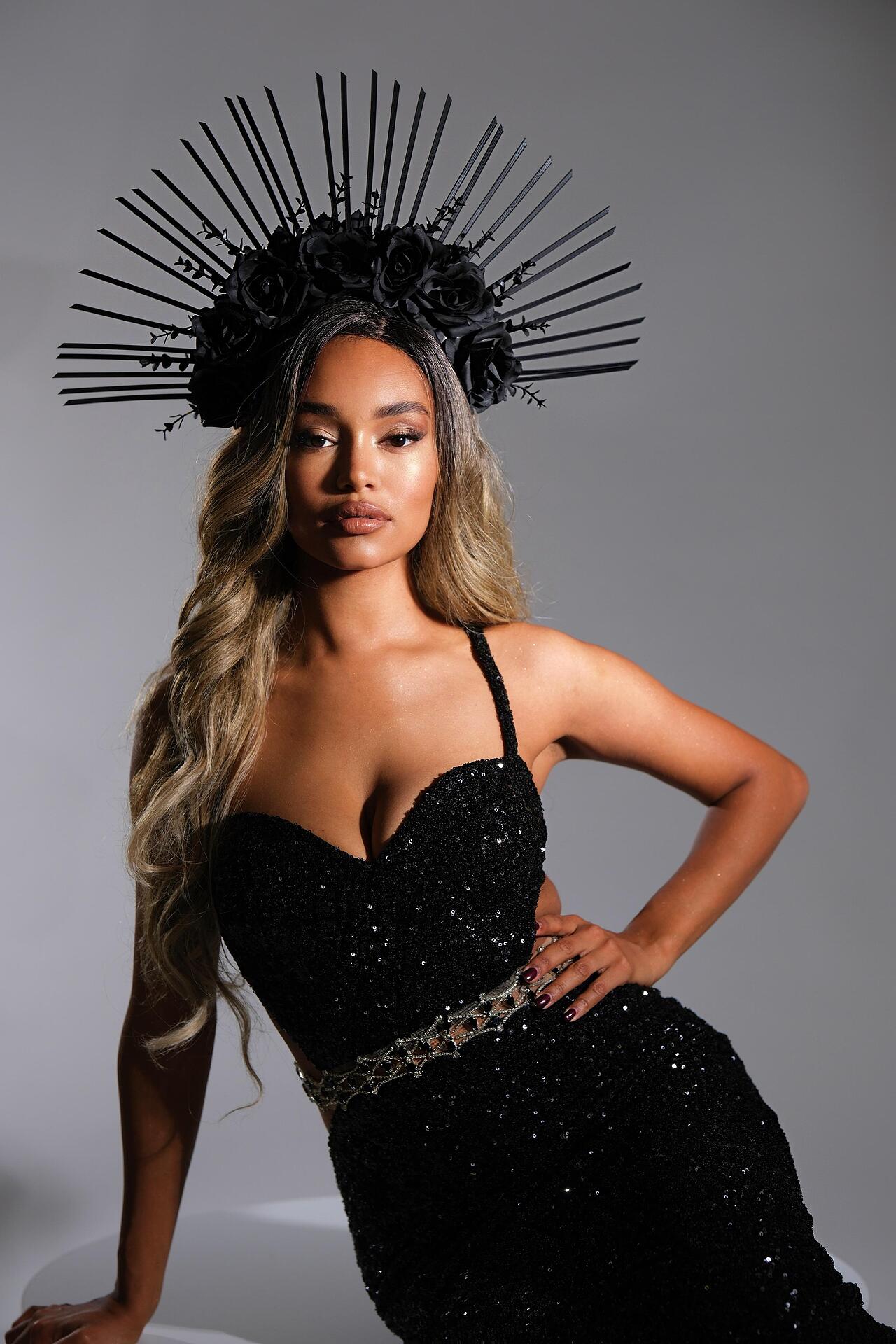Black voluminous crown with flowers: Ethereal Black