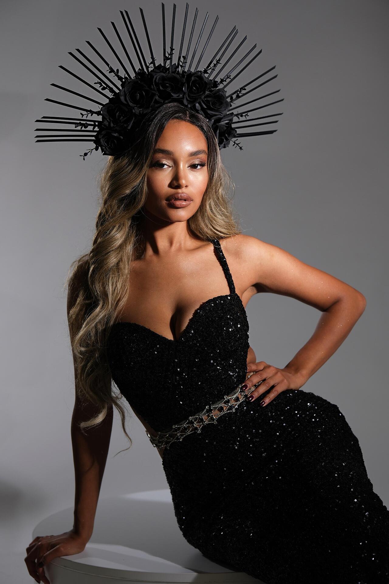 Black voluminous crown with flowers: Ethereal Black
