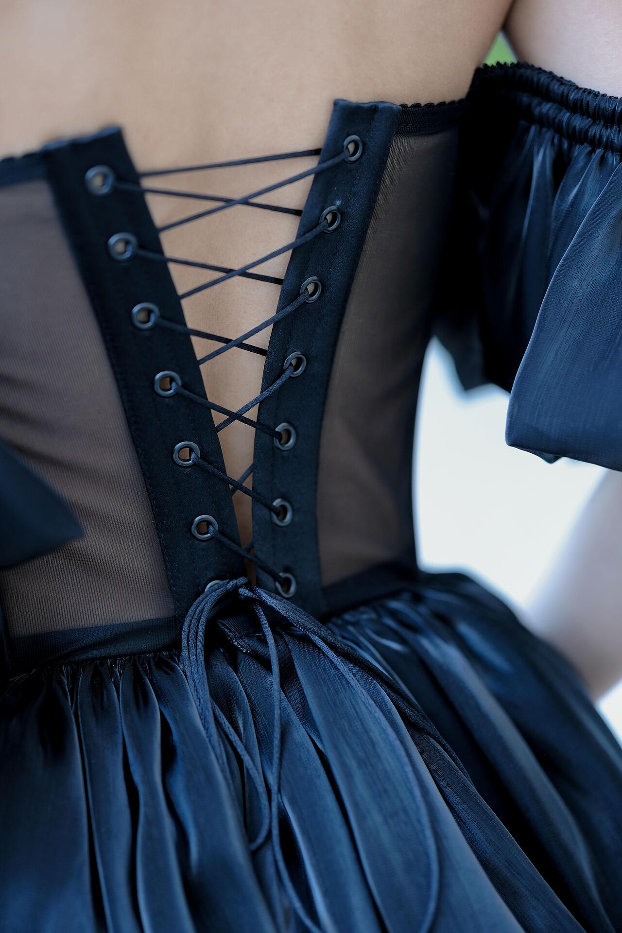 Black dress: Mossy