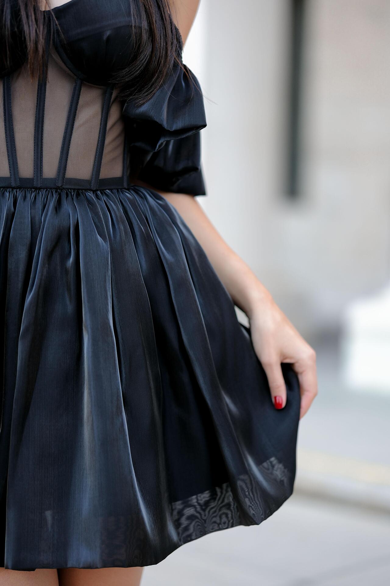 Black dress: Mossy