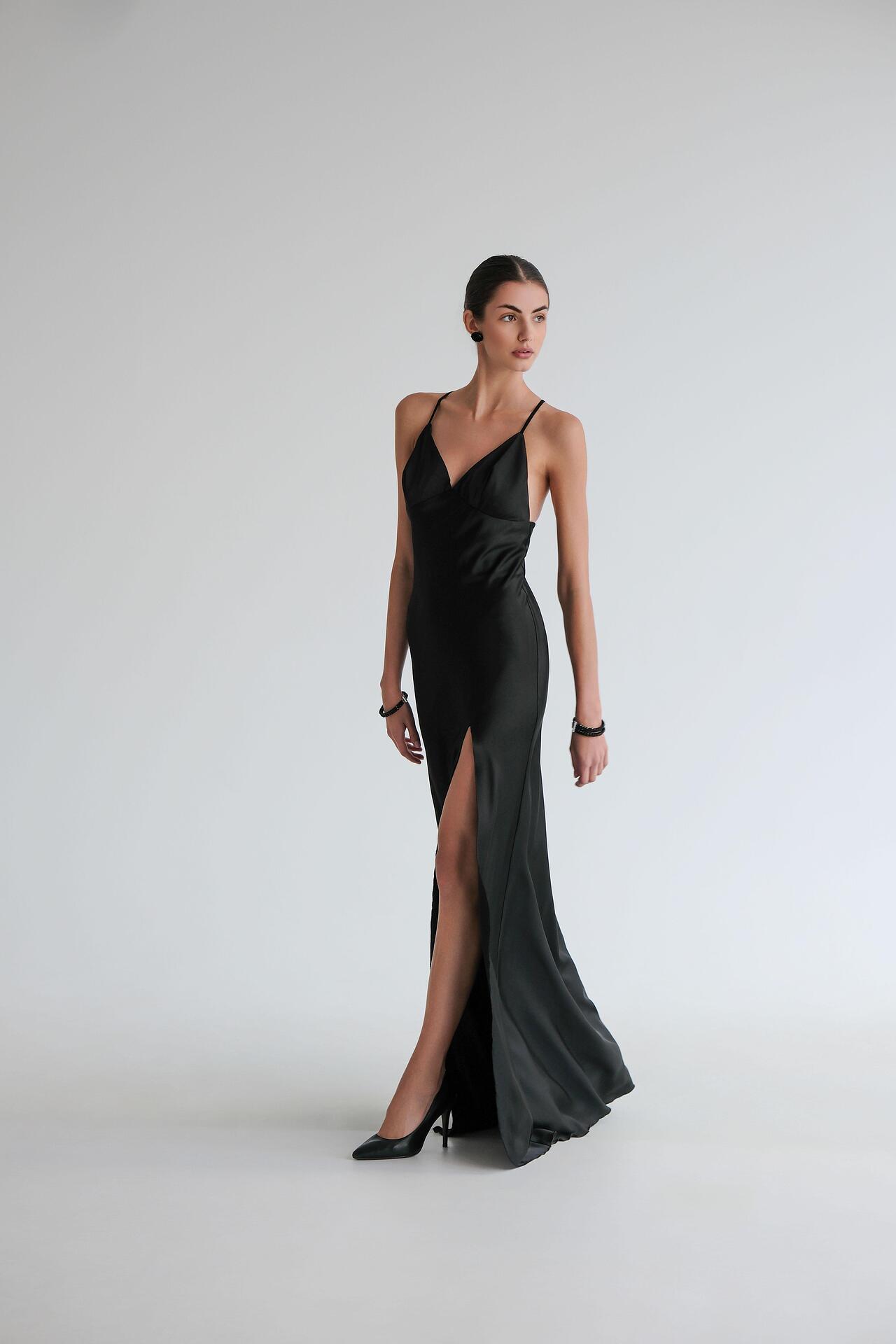 Black dress/nightgown: Night