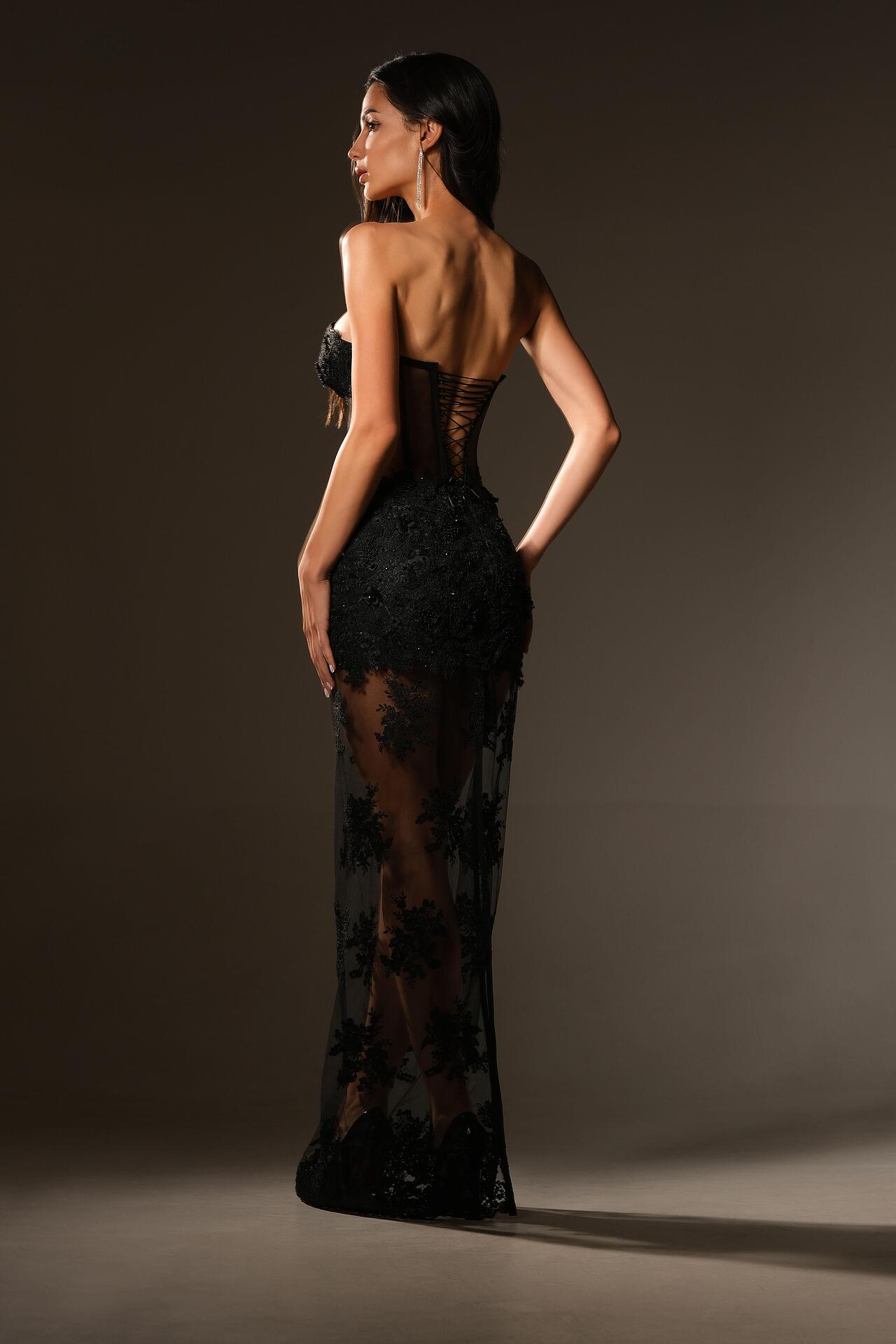 Black lace dress: Gala