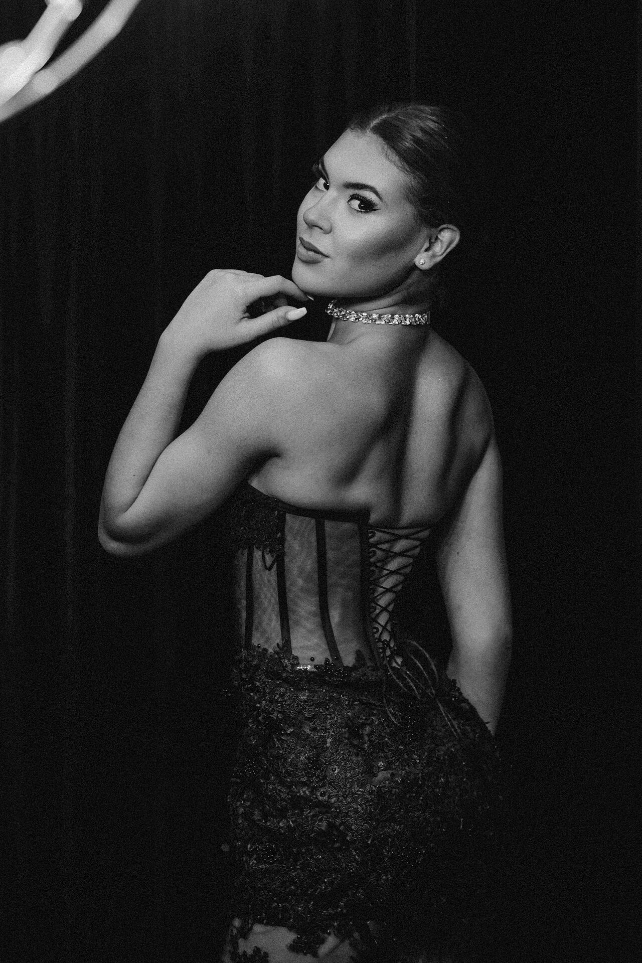 Black lace dress: Gala
