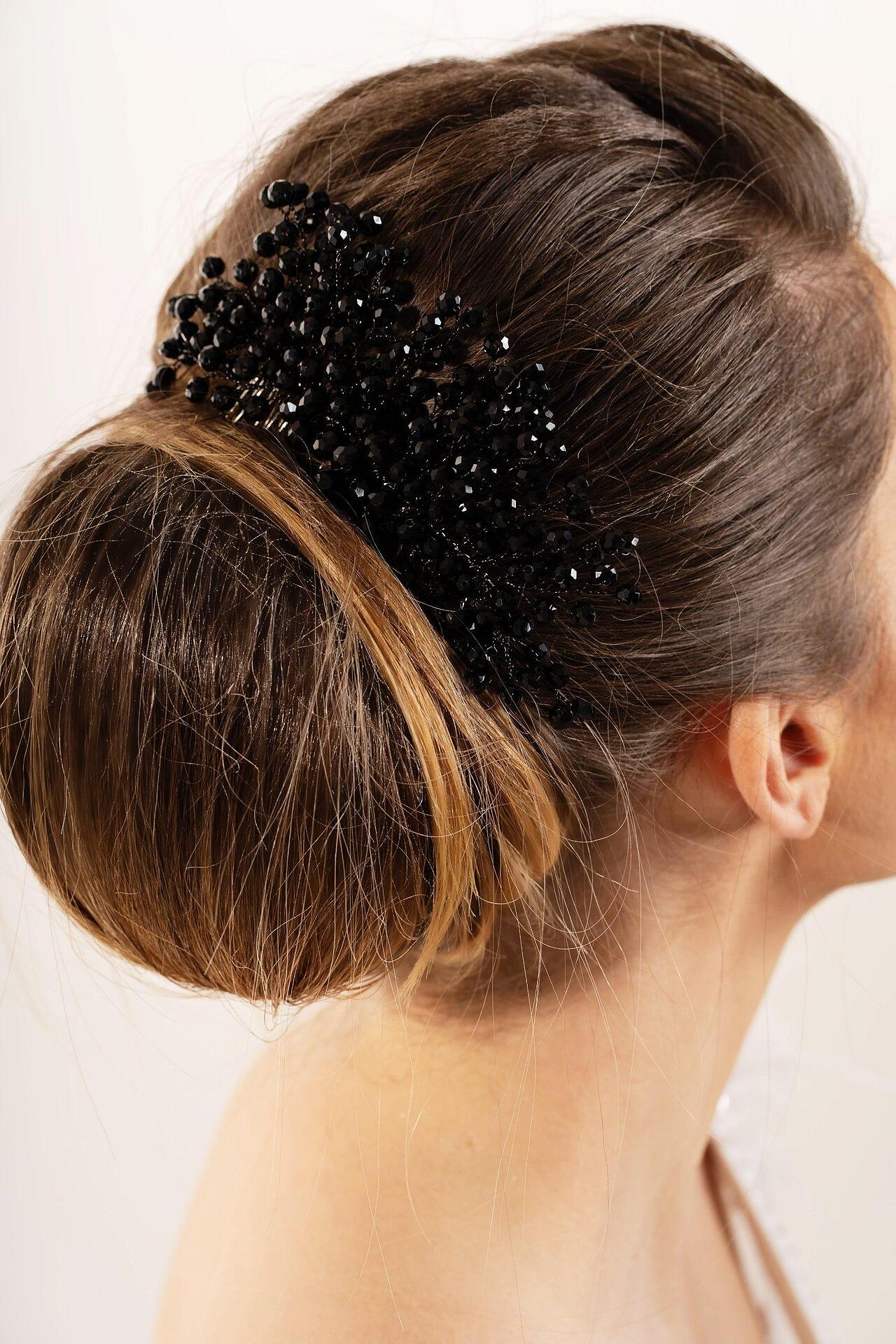 Black hair clip
