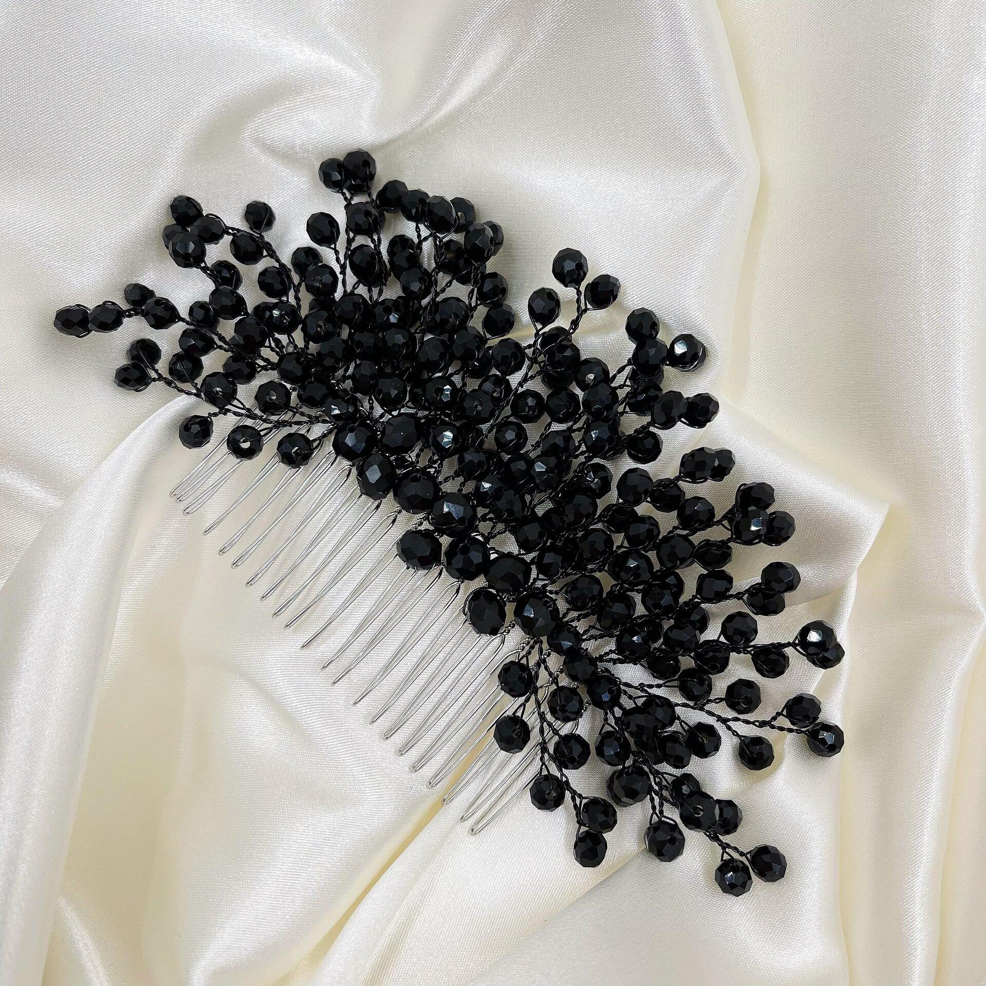 Black hair clip