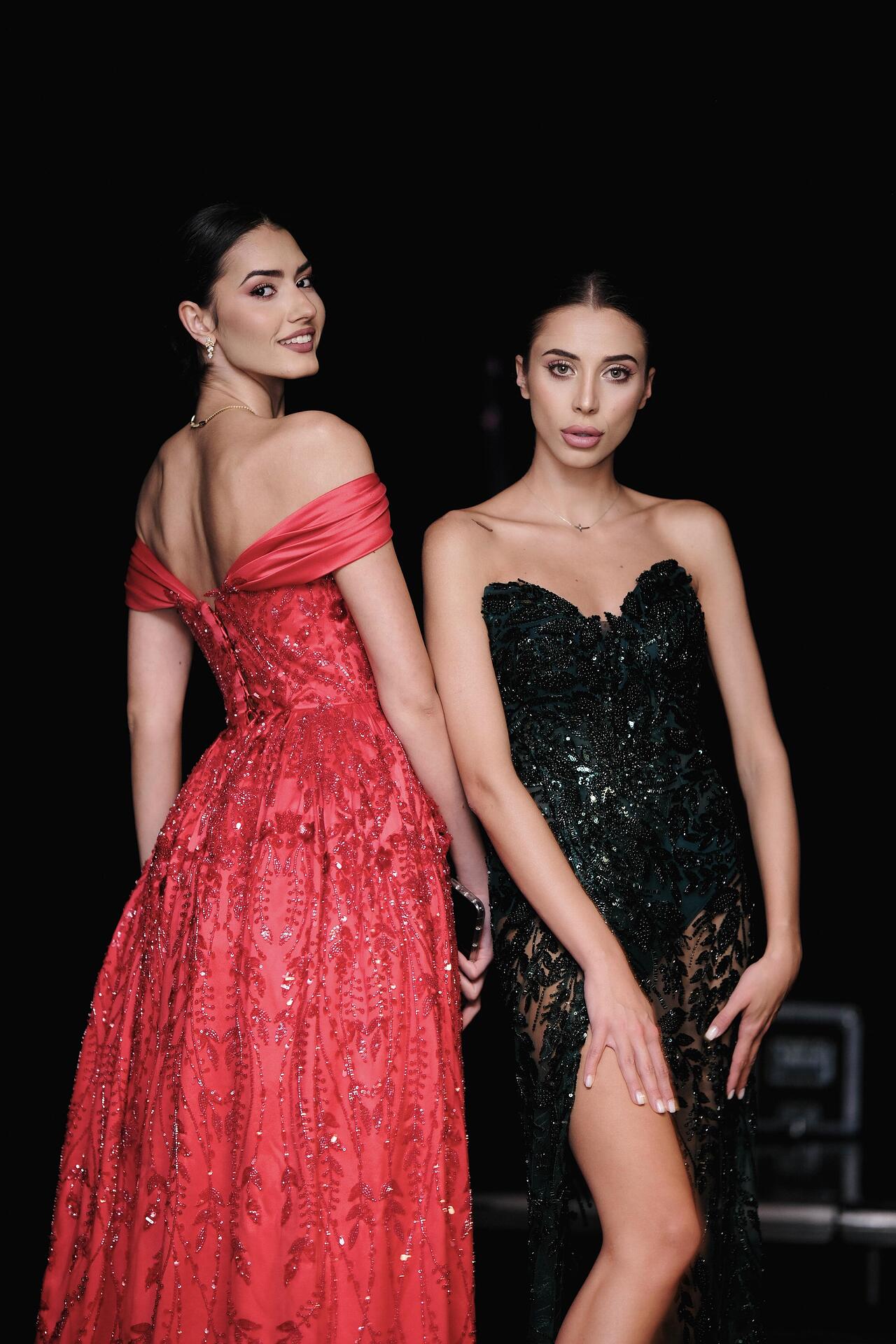 Red voluminous dress: Vera