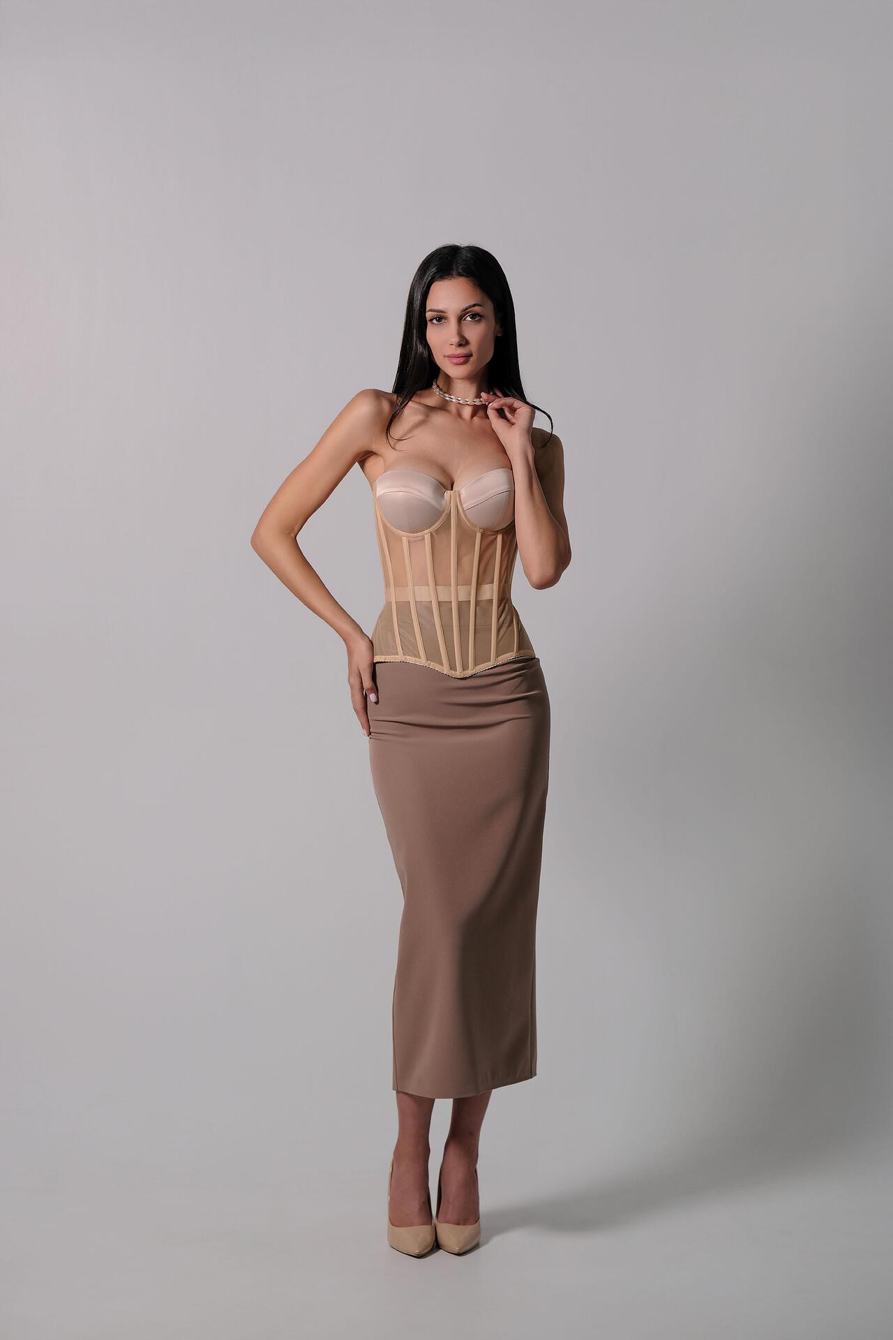 Long corset in beige color: Powder
