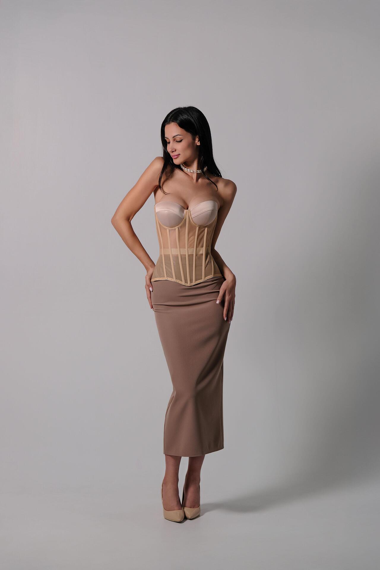 Long corset in beige color: Powder