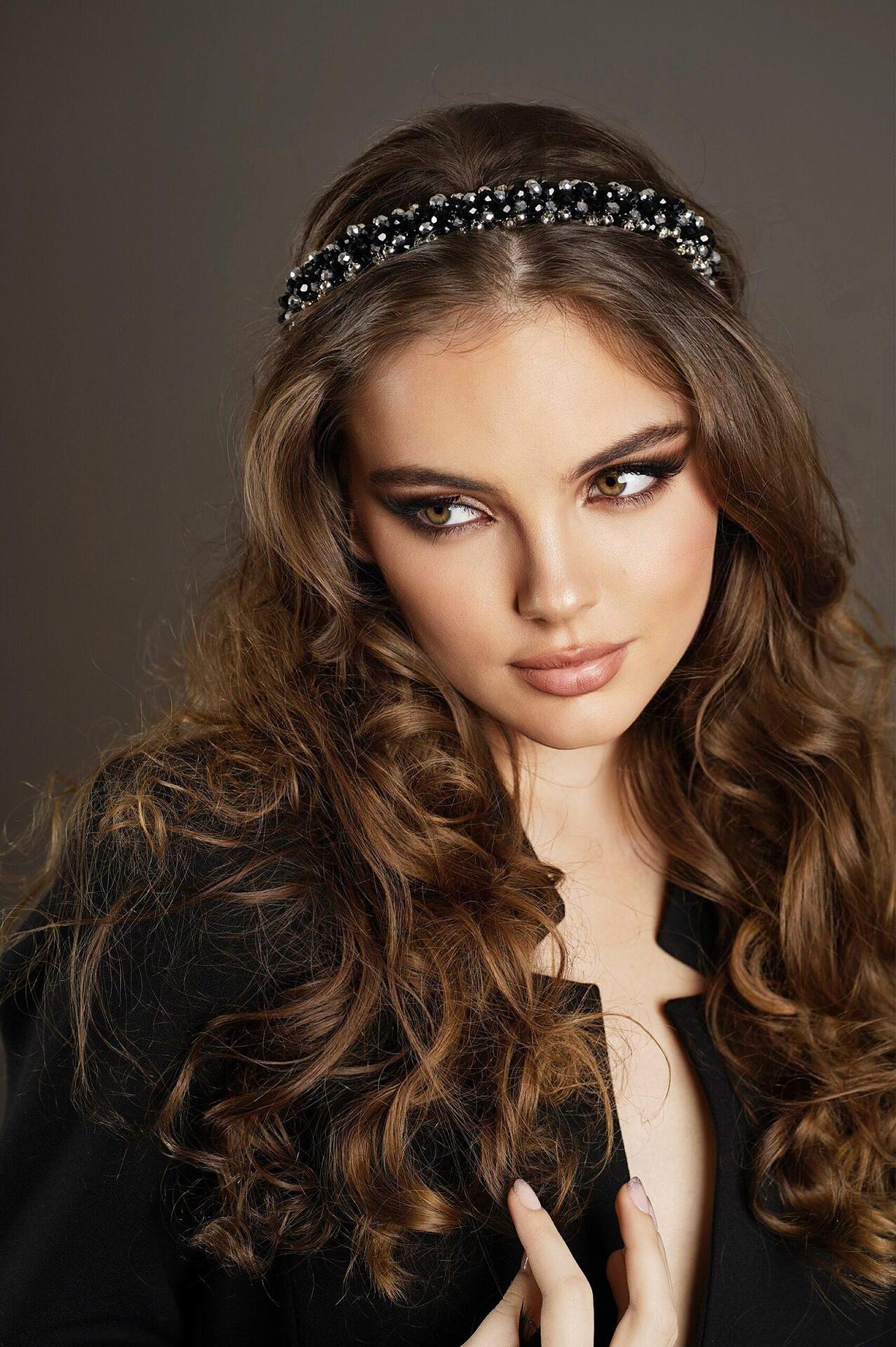 Tiara: Black Opium