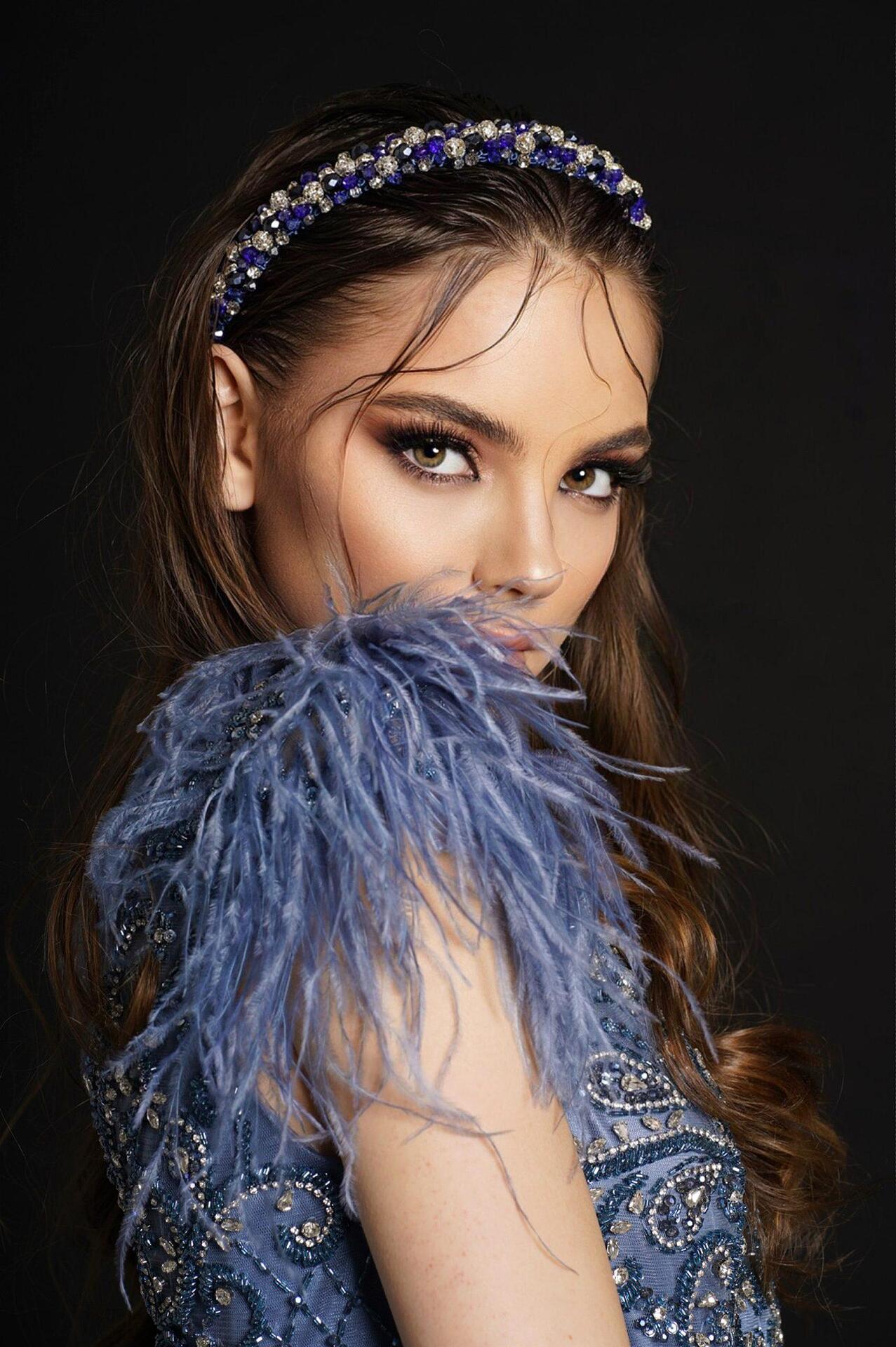Tiara: Blue Diamonds